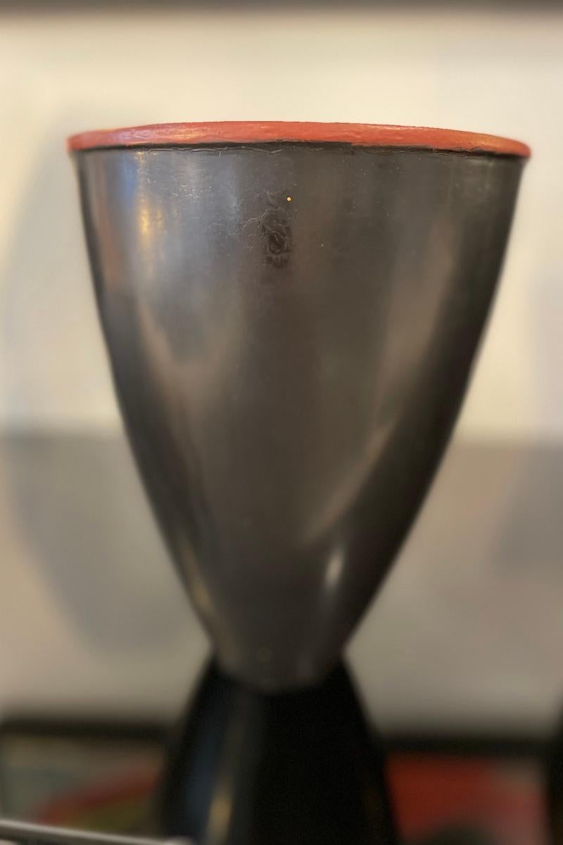 Vaso giapponese in metallo nero del 1960 in vendita 3