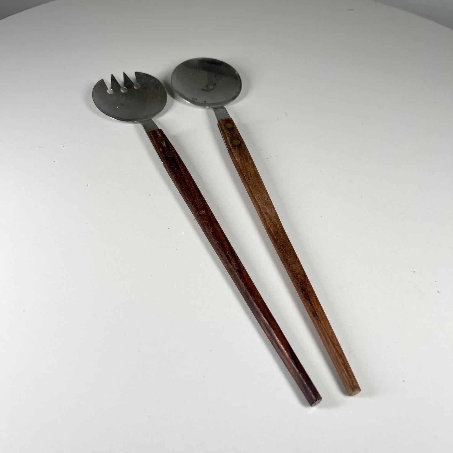 Japanese Mid-Century Modern salad server set utensils
Stainless Steel and Wood
Stamped
Dimensions: 11.75 x 2.38 x .5
Original vintage condition unrestored.
See all images provided.