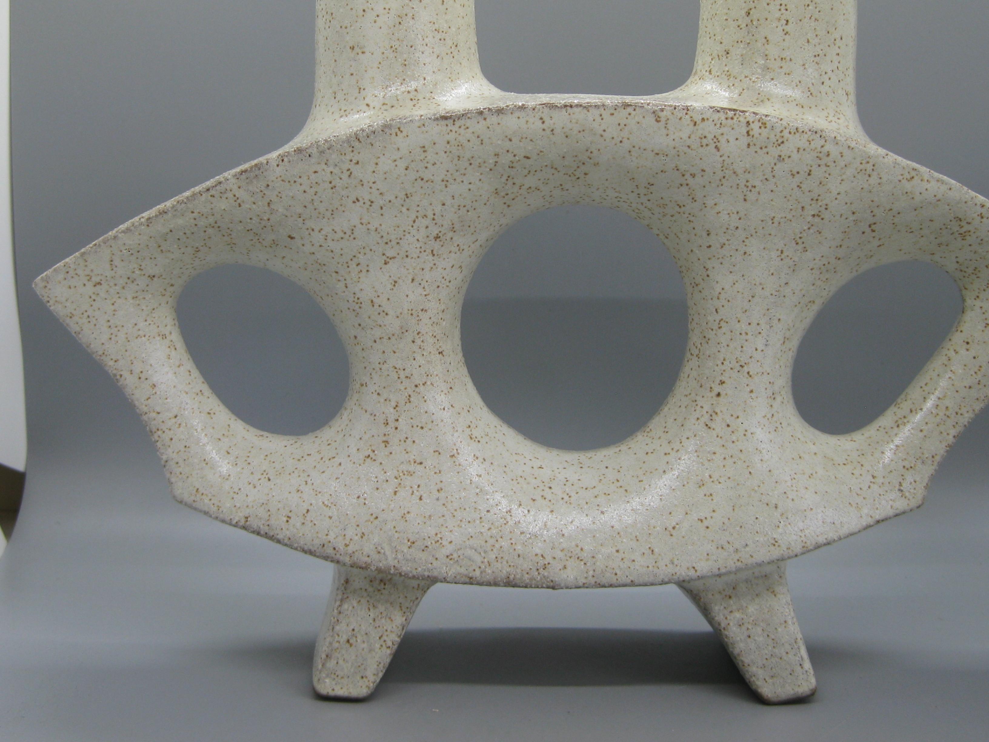 1960s Japanese Modernist Ikebana Ceramic Pottery Freeform Abstract Vase Vessel In Excellent Condition In San Diego, CA