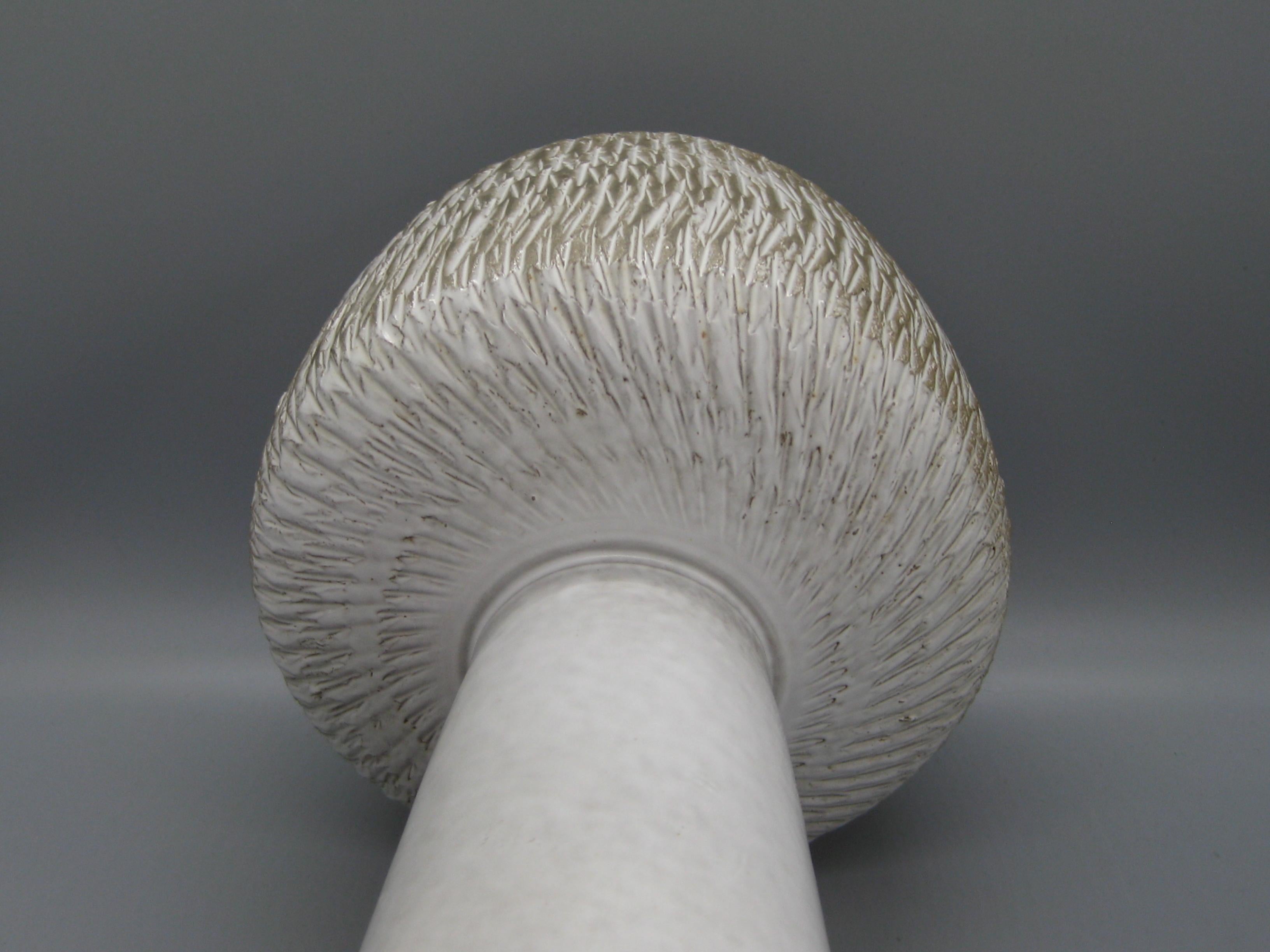 1960s Japanese Modernist Ikebana Ceramic Pottery Sgraffito Pedestal Vase Vessel For Sale 5