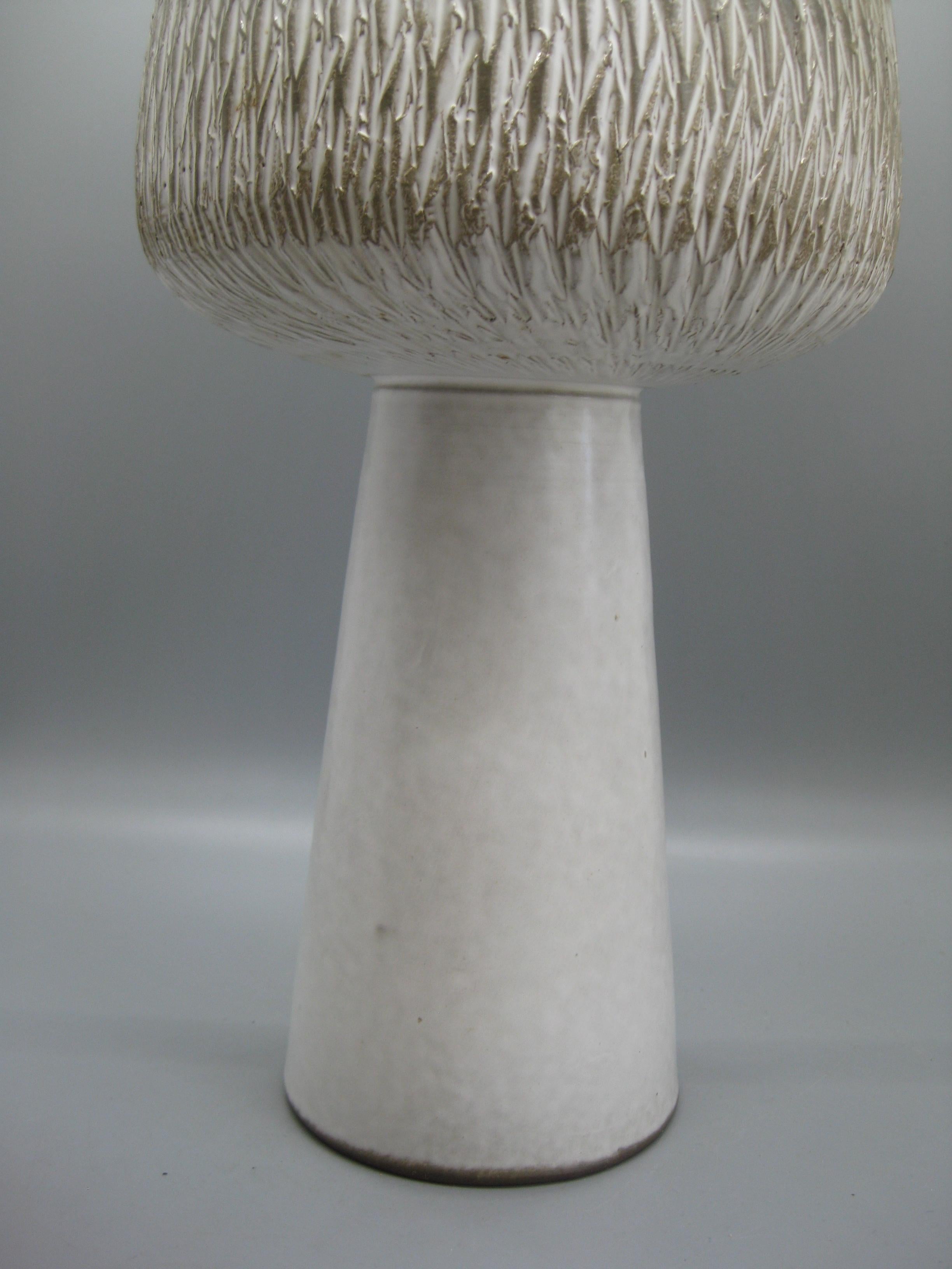 Hand-Crafted 1960s Japanese Modernist Ikebana Ceramic Pottery Sgraffito Pedestal Vase Vessel For Sale