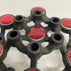 Portacandele giapponese Petite Twelve del 1960 in ferro nero e smalto decorativo rosso