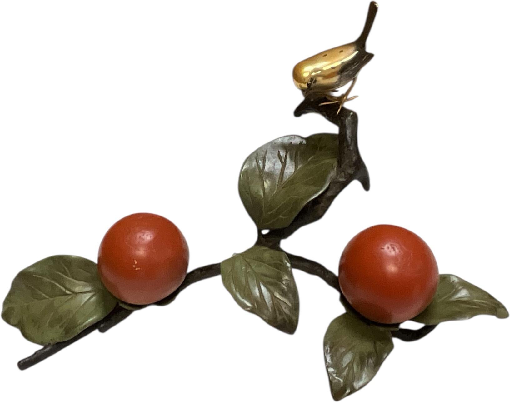 1960s Okimono / Sculpture japonaise en bronze peint avec des kakis et des oiseaux Tole