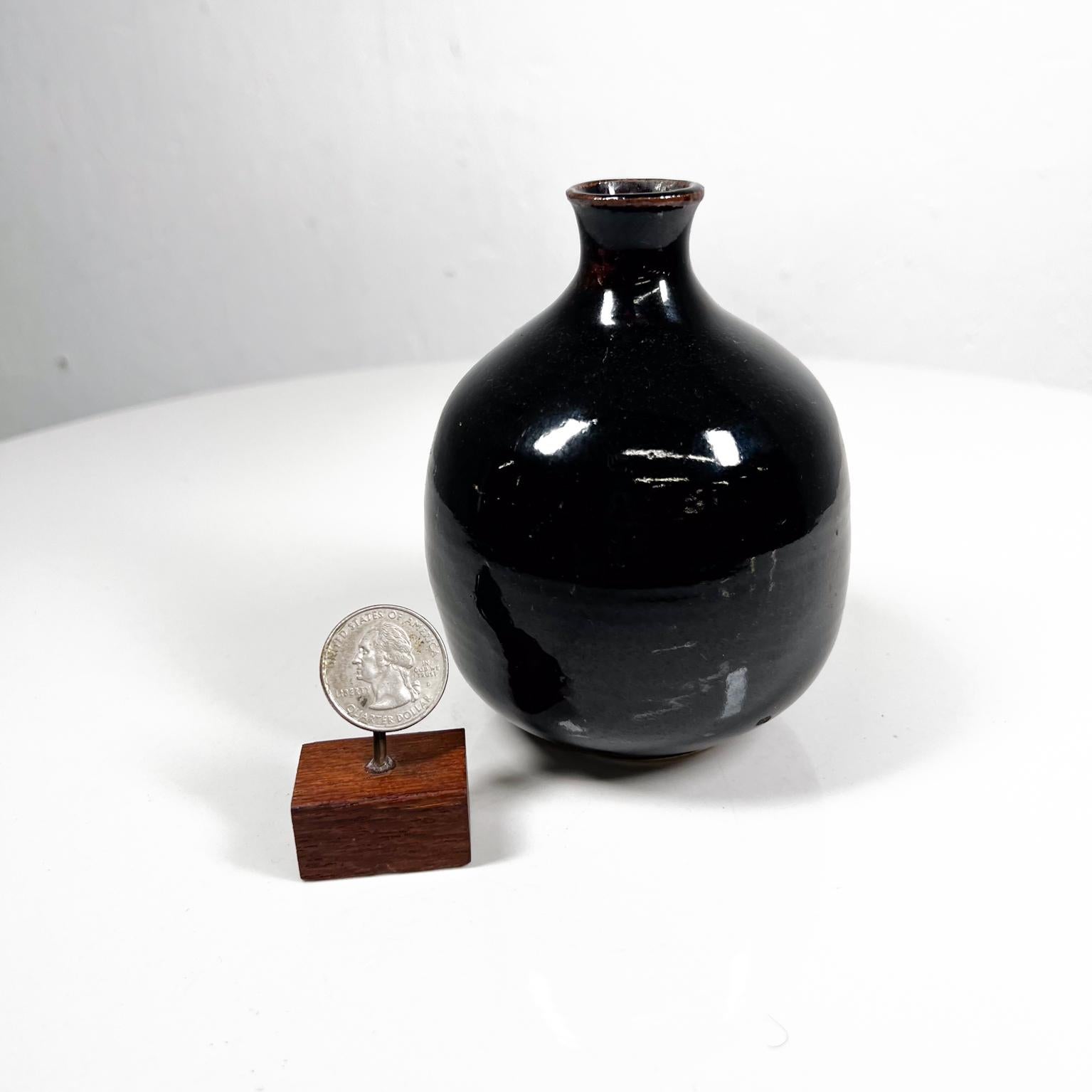 1960er Jahre Japanische Unkraut Topf Vase Dunkelbraun Glasur (Mitte des 20. Jahrhunderts) im Angebot