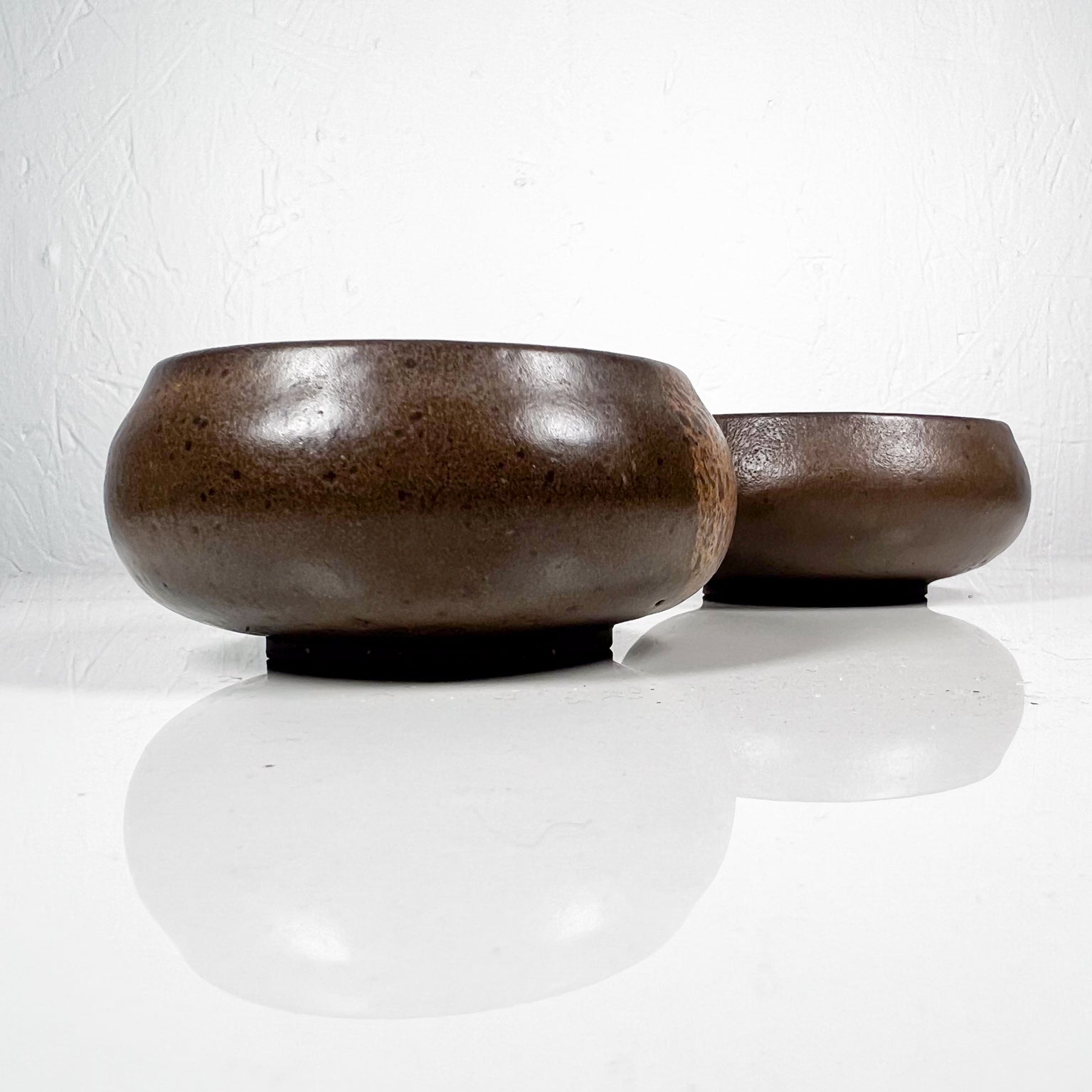 Mid-Century Modern 1960s Jean Balmer Studio Art Pottery Modern Two-tone Speckled Bowls
