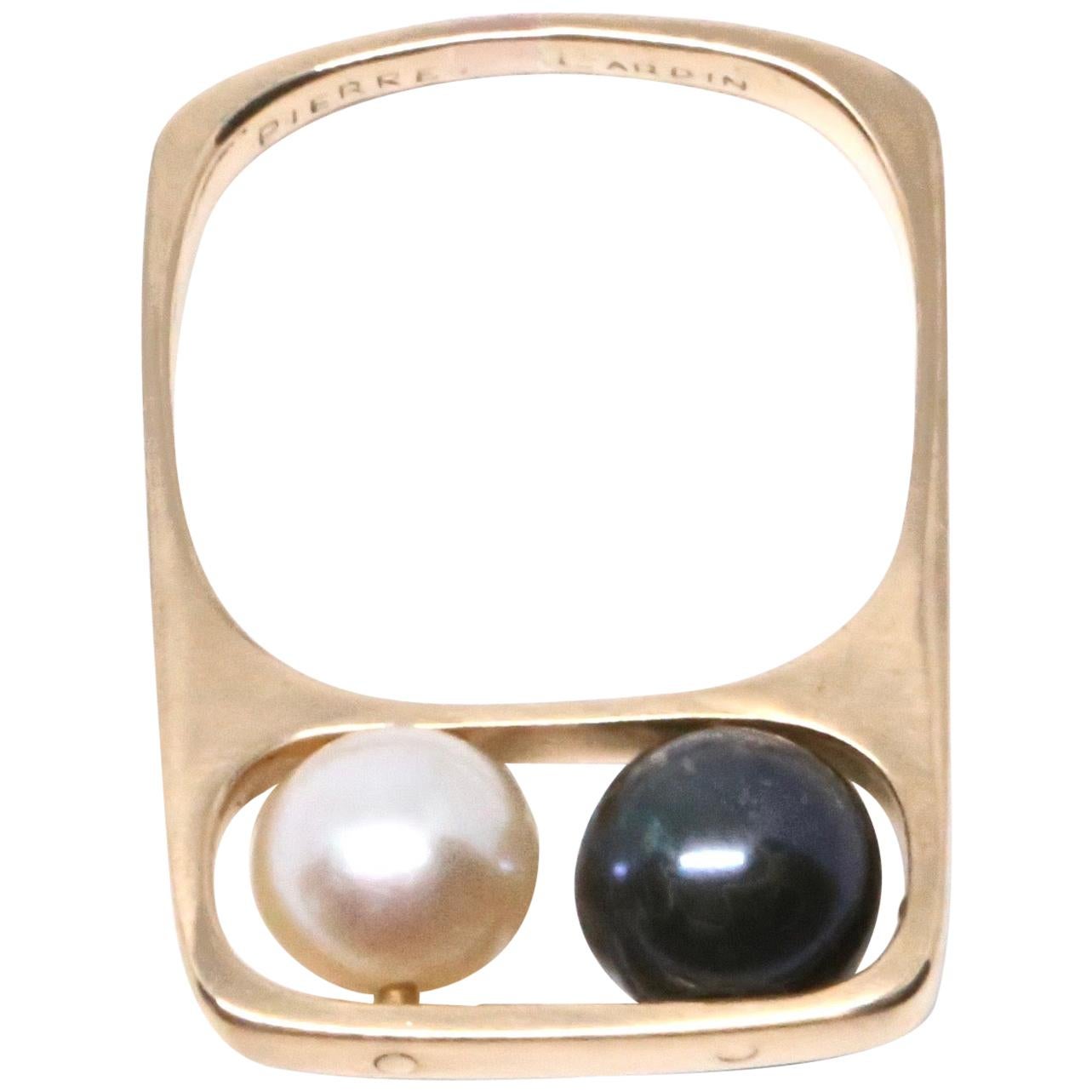 1960s Jean Dinh Van for Pierre Cardin 18 Karat Gold Ring with Movable Pearls