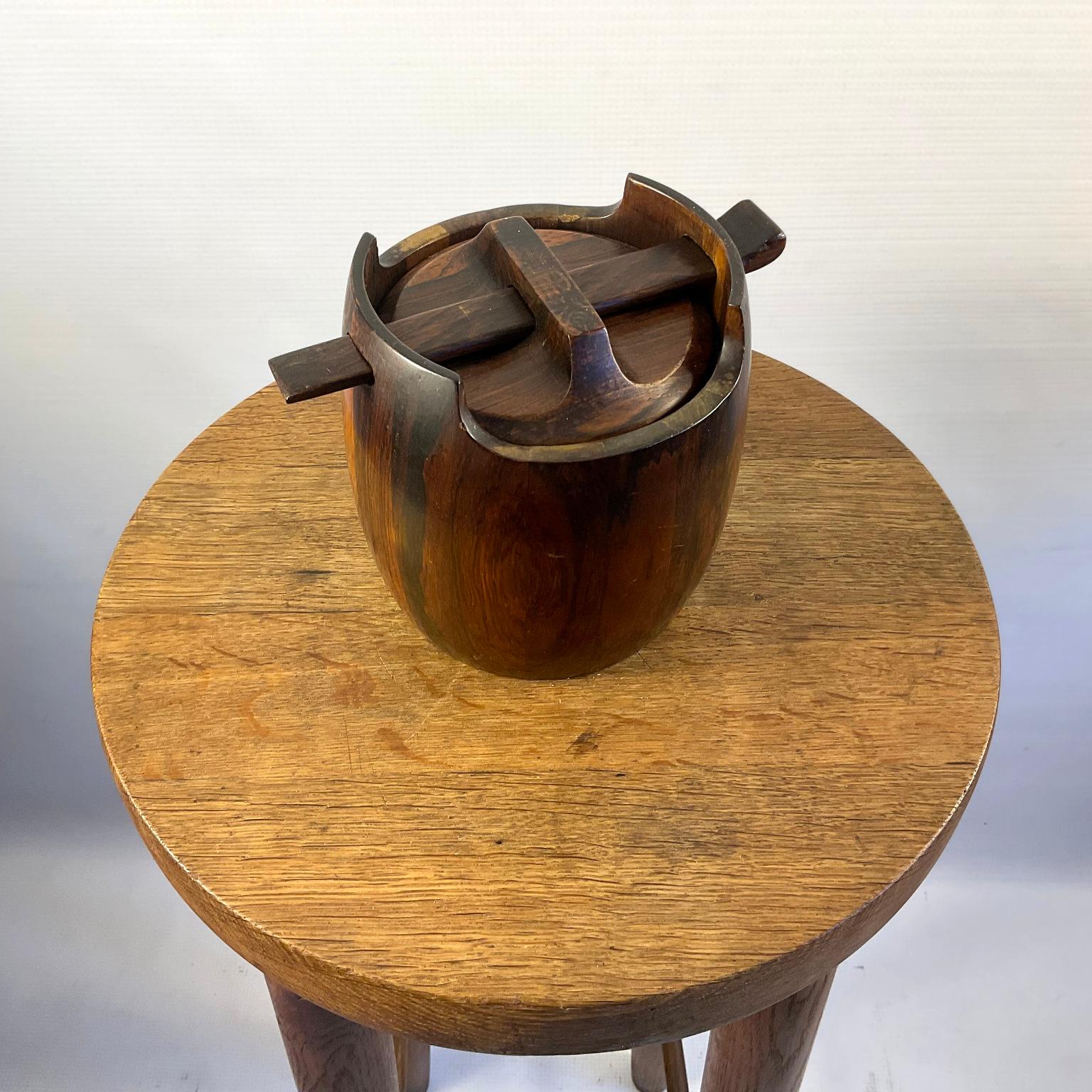 Sculpté à la main Jarre à tabac Jean Gillon pour Italma Wood Art Brésil, années 1960 en vente
