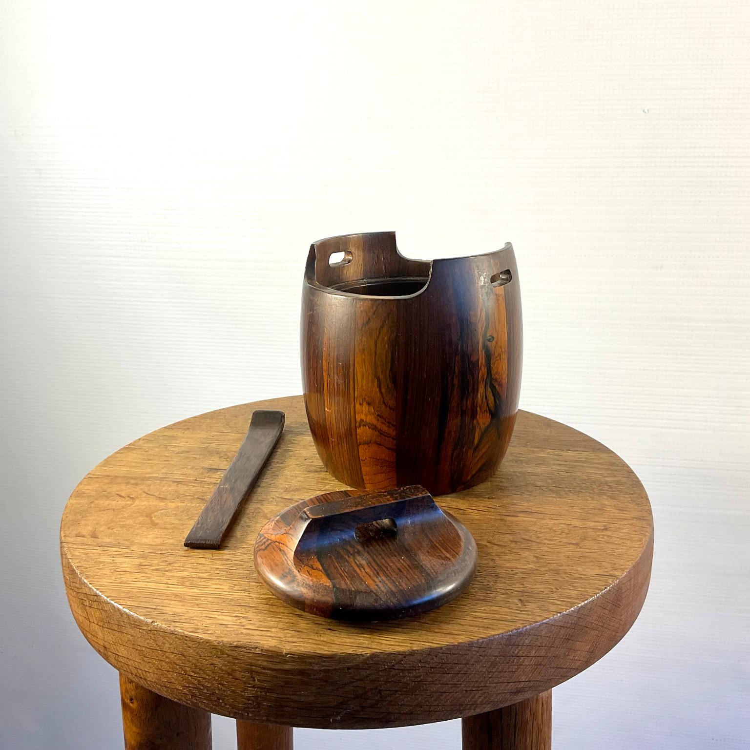 20ième siècle Jarre à tabac Jean Gillon pour Italma Wood Art Brésil, années 1960 en vente