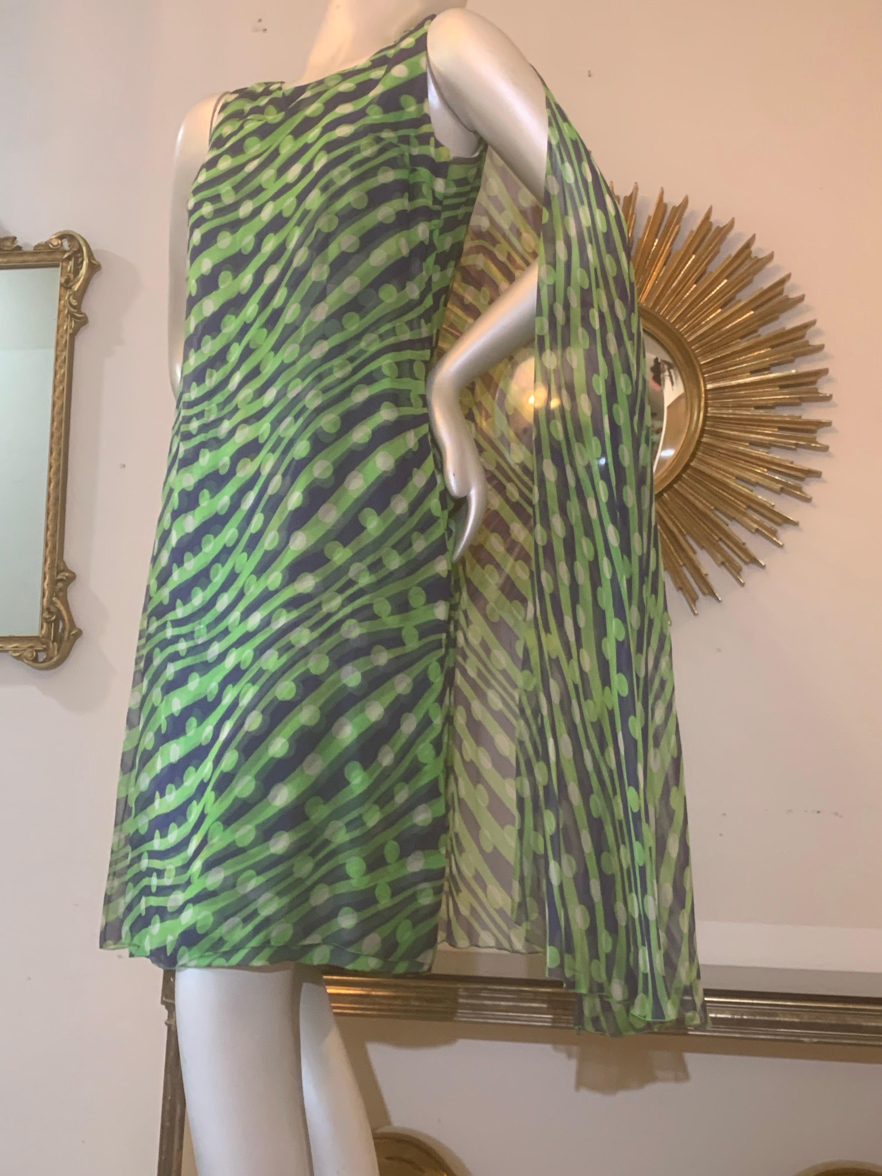Verde Abito da cocktail in chiffon Op-Art di Jean Louis I. Magnin degli anni '60 in blu e chartreuse in vendita