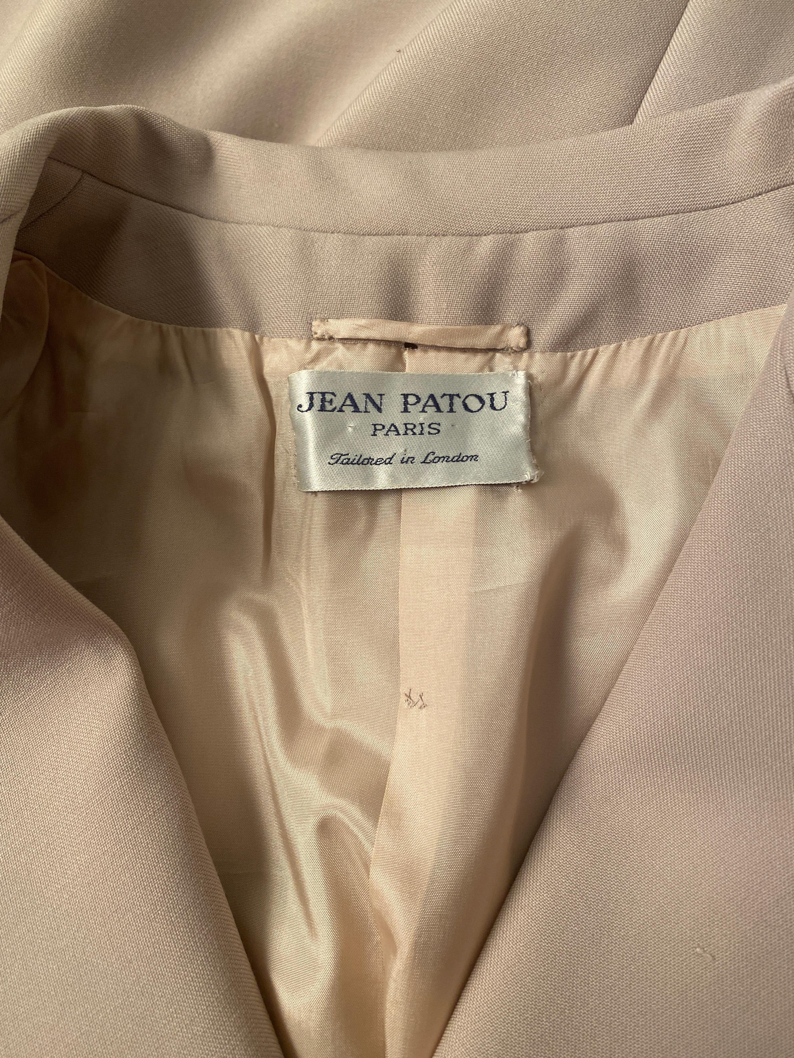 Jean Patou Taupefarbener Mantel mit Seidenbesatz aus den 1960er Jahren 1