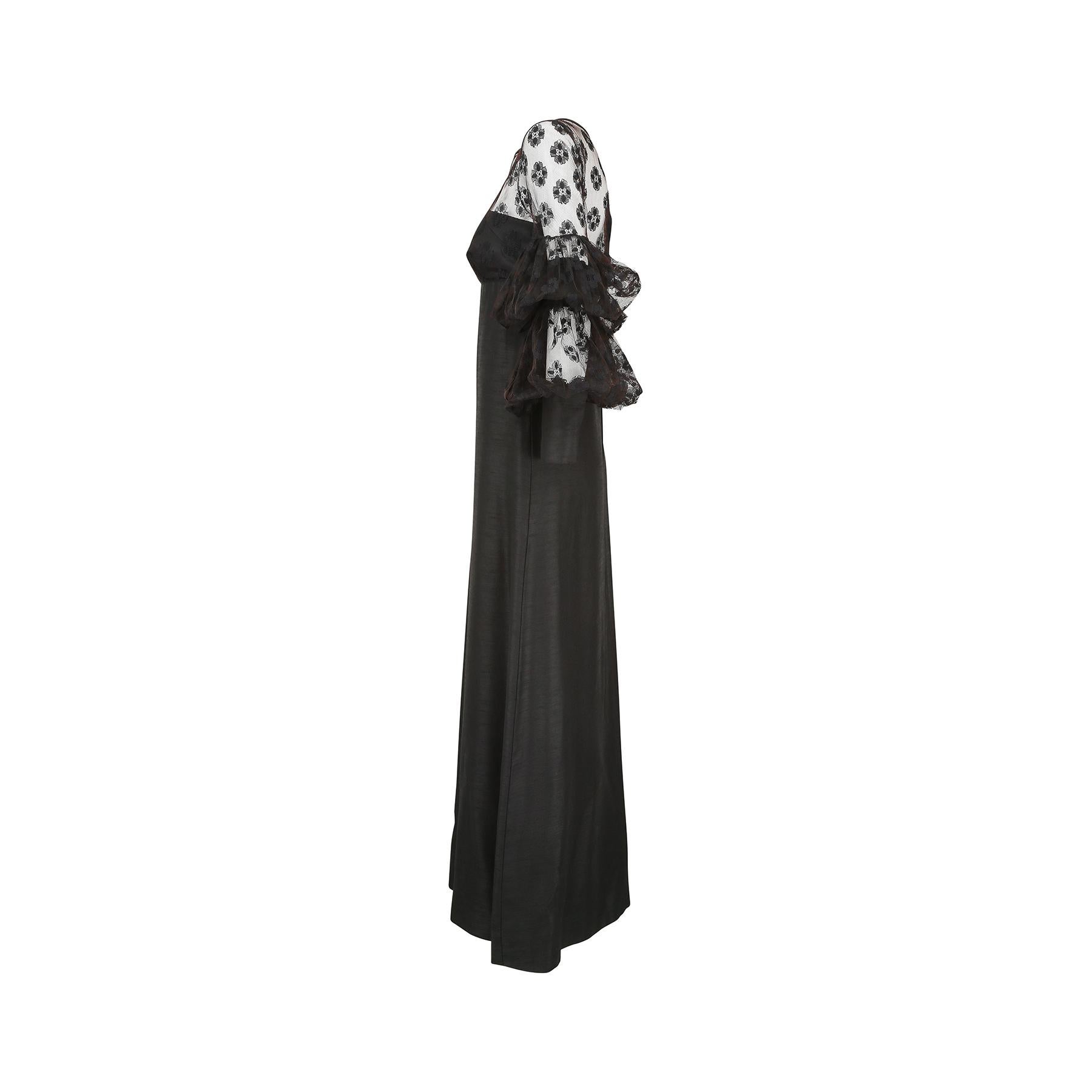 Noir Jean Varon - Robe longue en dentelle noire des années 1960 en vente