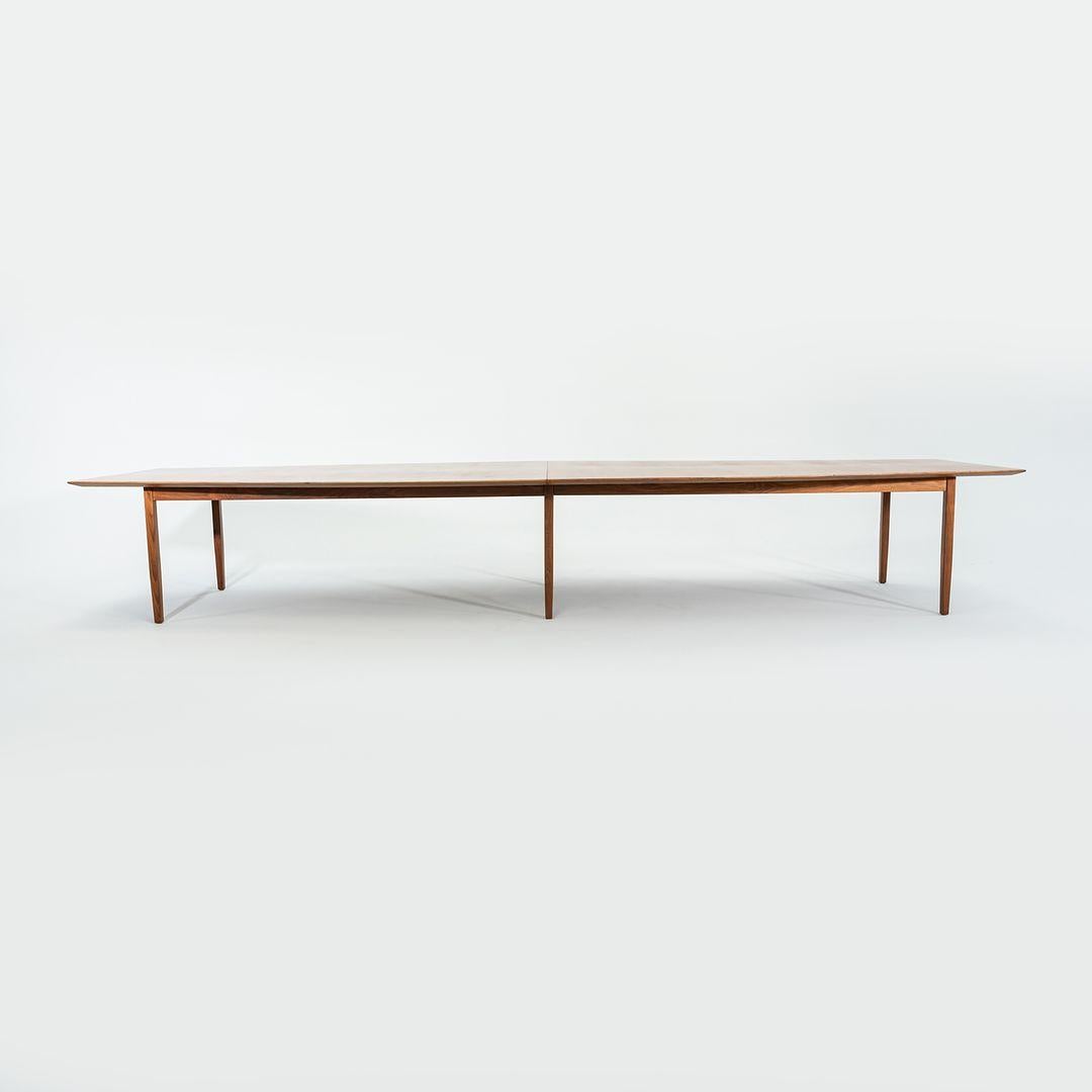 Moderne 1960s Jens Risom Design/One. Table de salle à manger ou de conférence en noyer 5 ft x 15 ft en vente