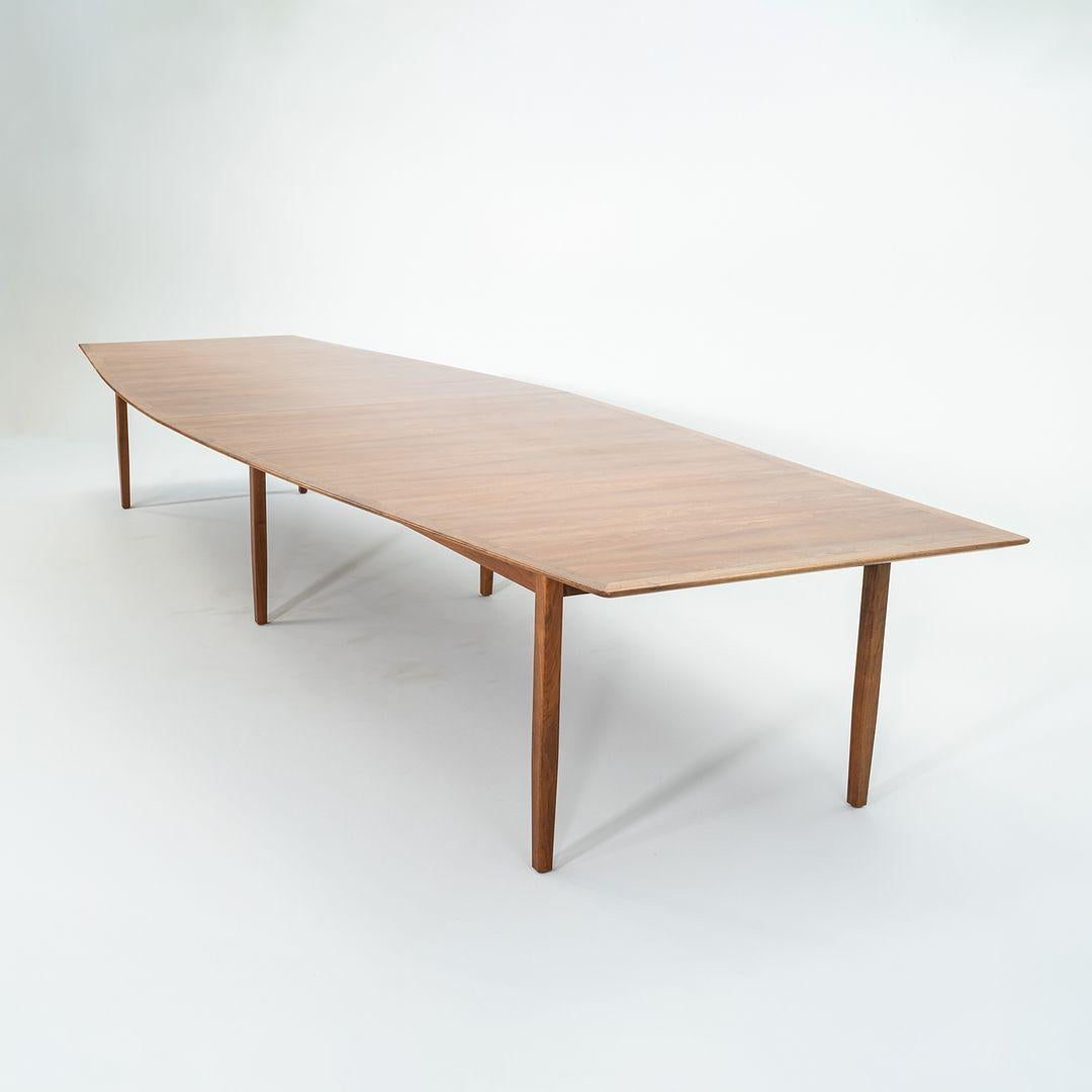 Américain 1960s Jens Risom Design/One. Table de salle à manger ou de conférence en noyer 5 ft x 15 ft en vente