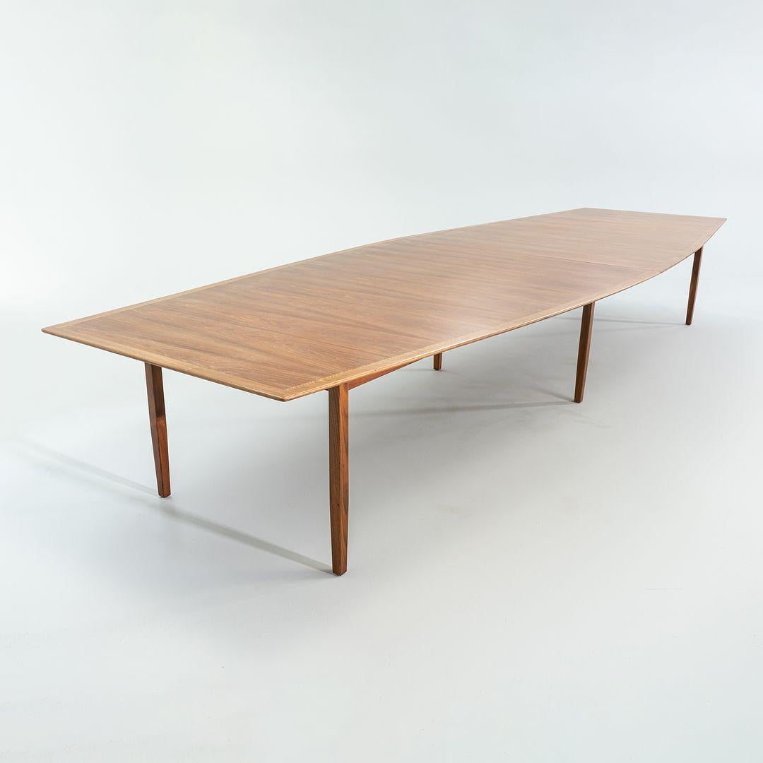 Milieu du XXe siècle 1960s Jens Risom Design/One. Table de salle à manger ou de conférence en noyer 5 ft x 15 ft en vente
