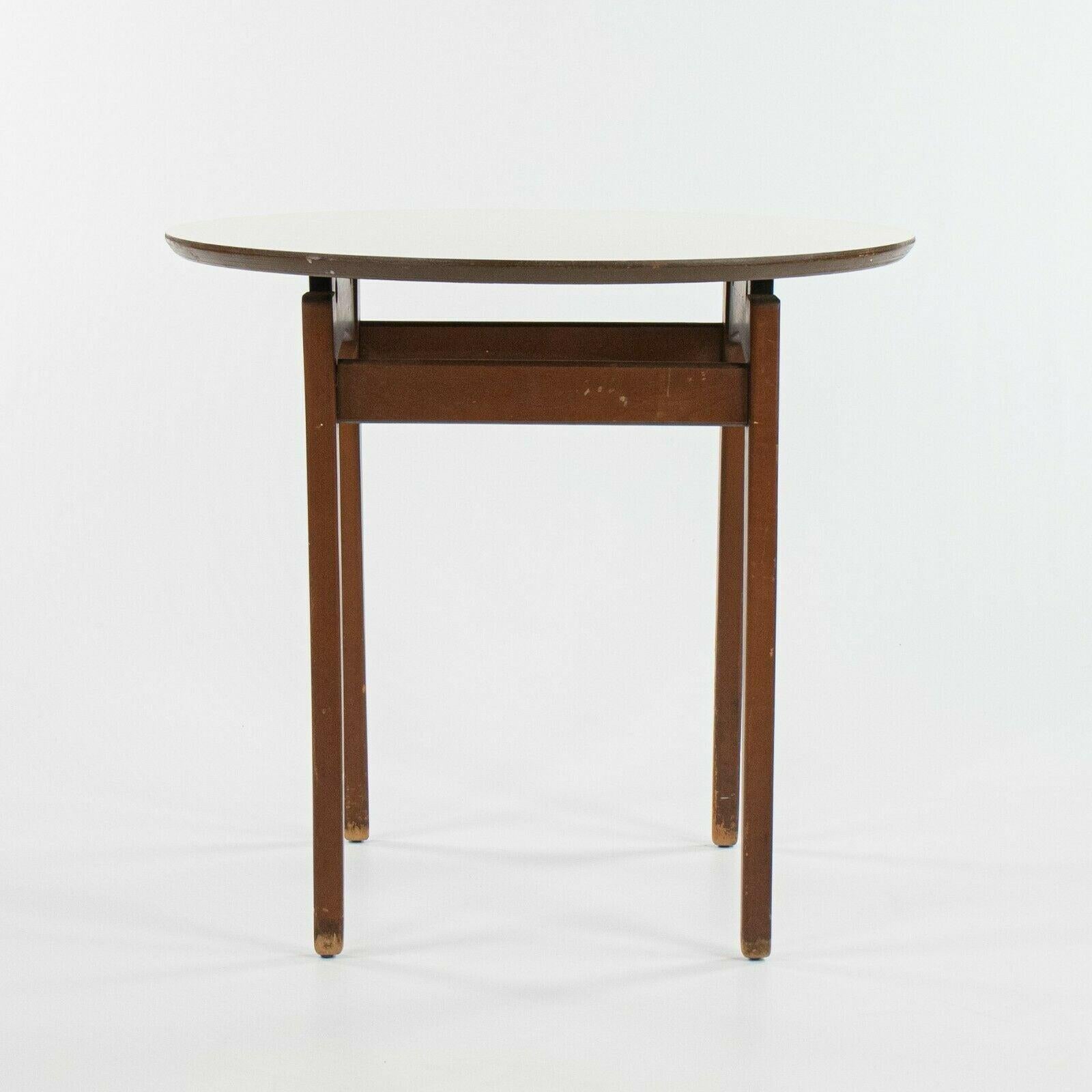 1960s Jens Risom Design Inc Walnut & Laminate End / Side Table For Sale 1