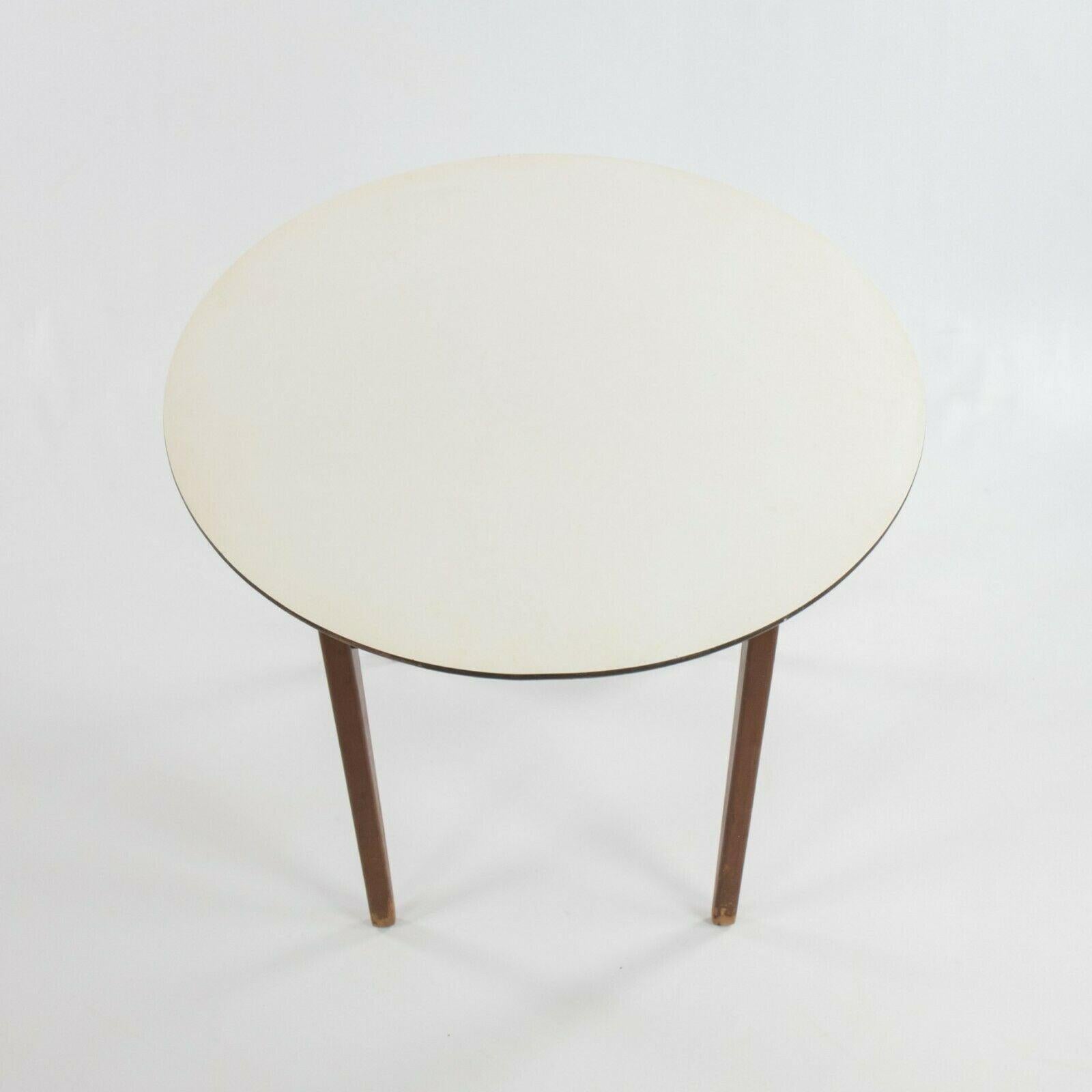 1960s Jens Risom Design Inc Walnut & Laminate End / Side Table For Sale 2