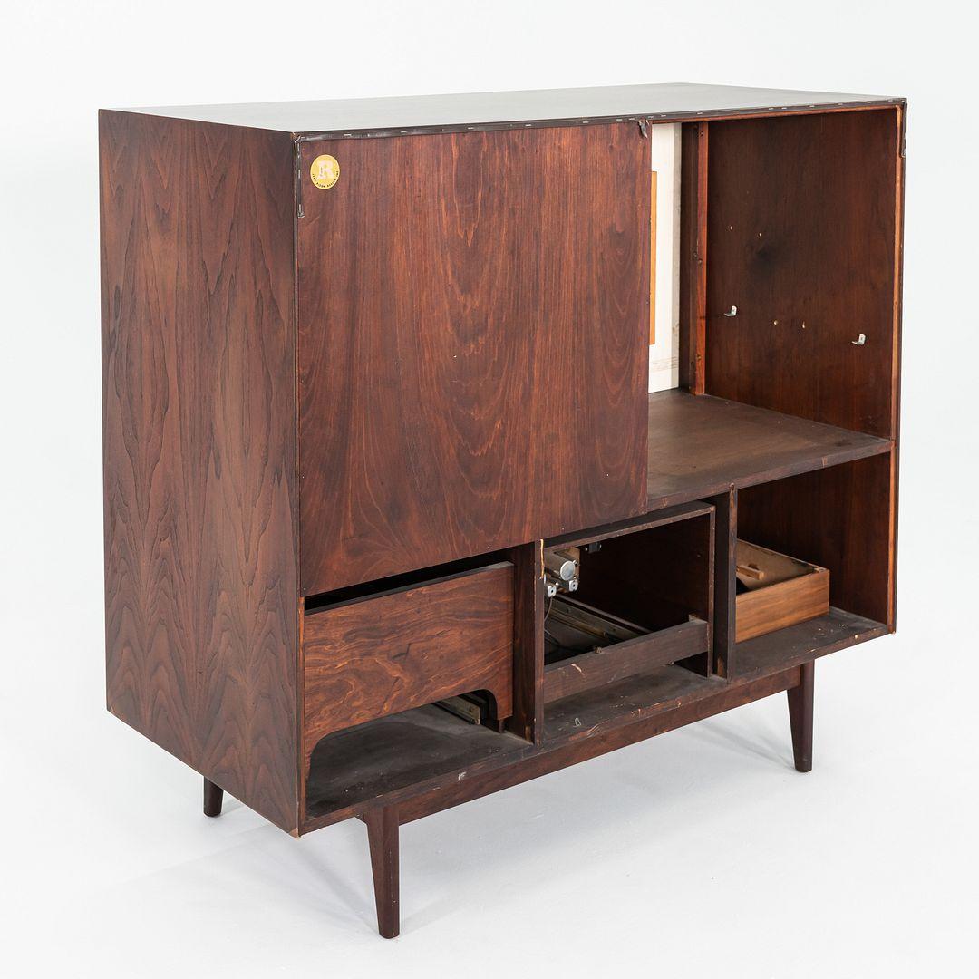 1960s Jens Risom Design Stereo Entertainment Cabinet Unit in Walnut For Sale 4