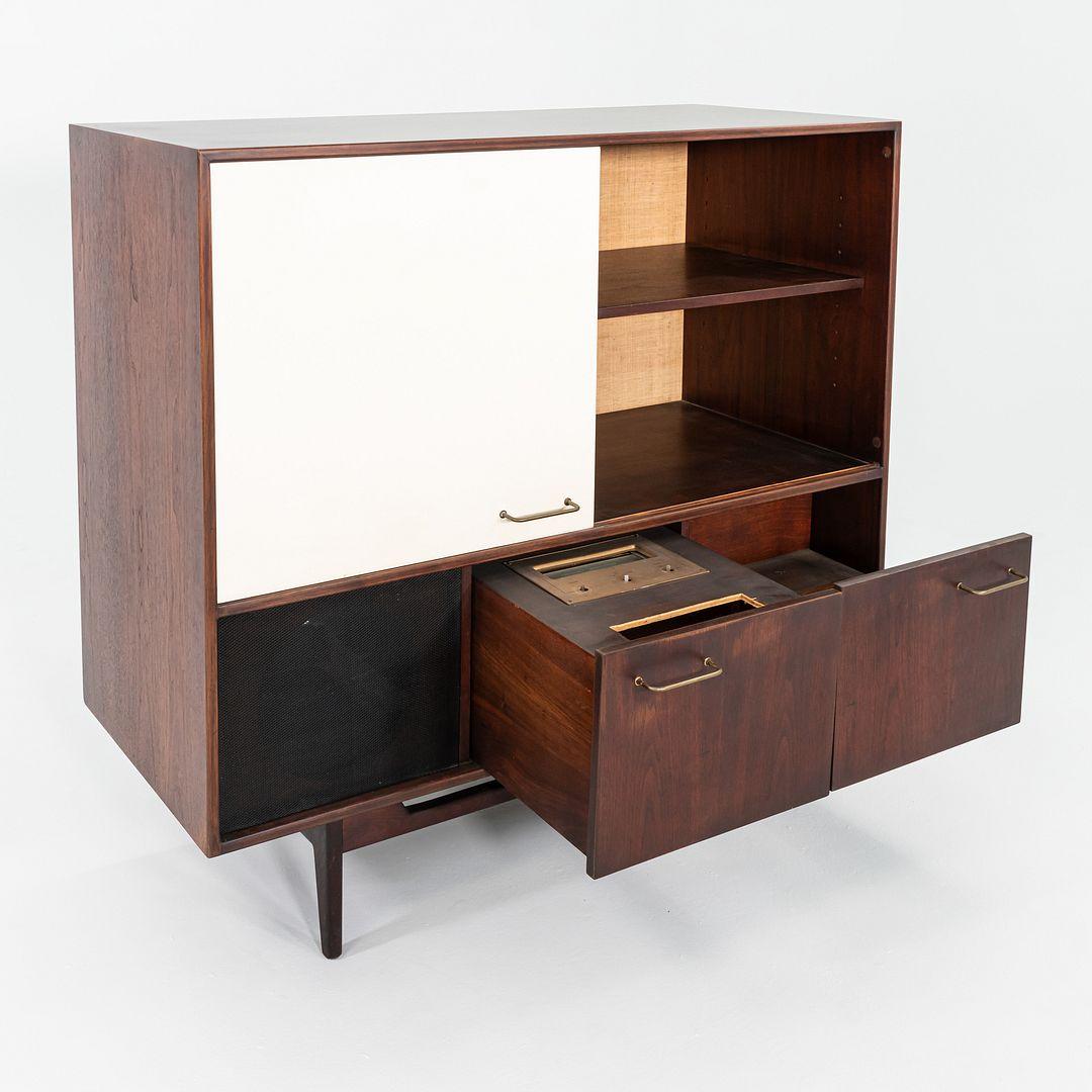 Modern 1960s Jens Risom Design Stereo Entertainment Cabinet Unit in Walnut For Sale