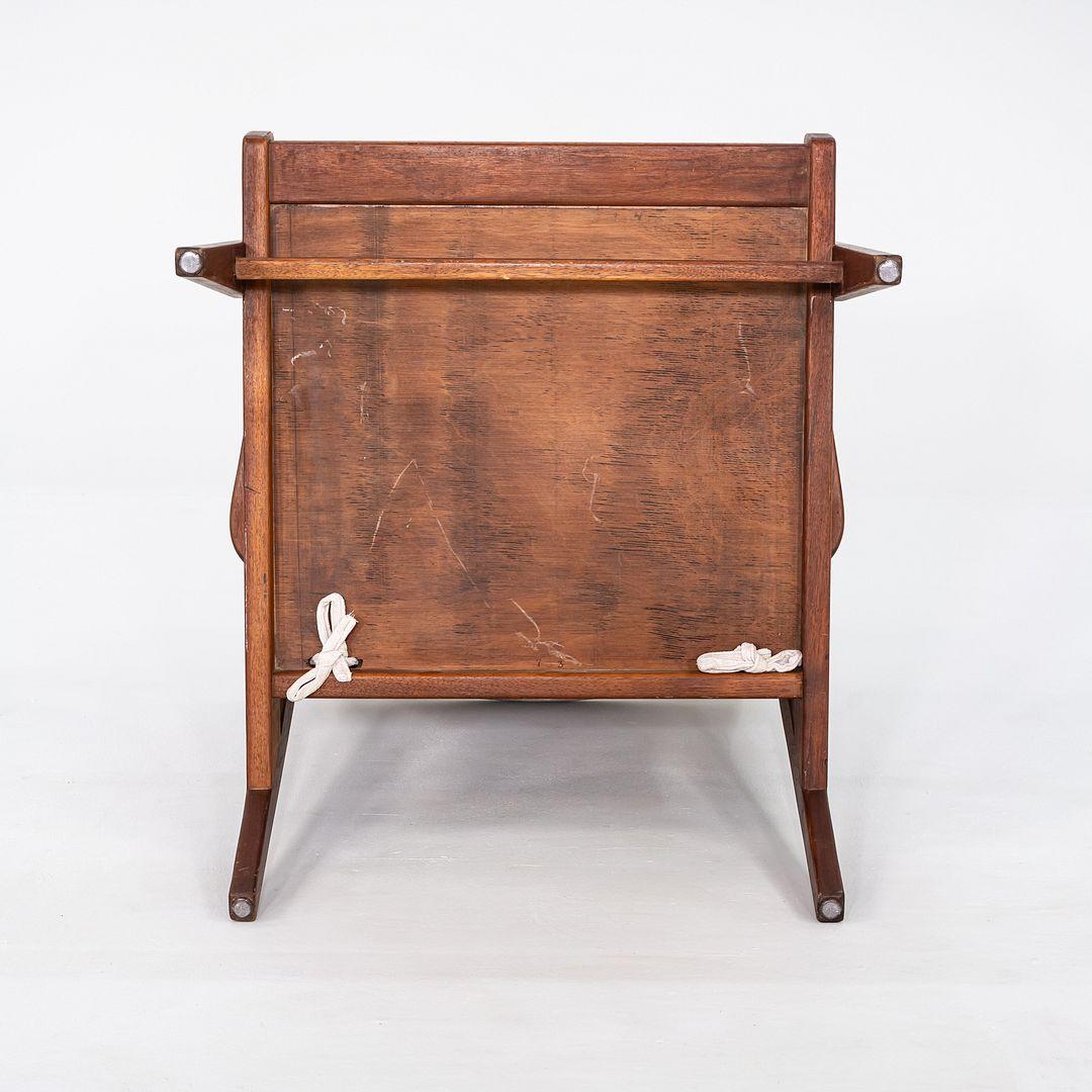 1960er Jens Risom Design U-430 Loungesessel mit Armlehnen aus Nussbaum und Stoff im Zustand „Gut“ im Angebot in Philadelphia, PA