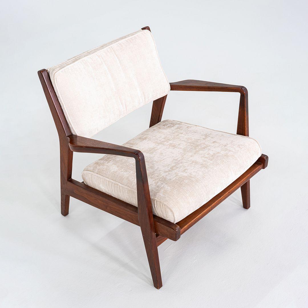 1960er Jens Risom Design U-430 Loungesessel mit Armlehnen aus Nussbaum und Stoff (Walnuss) im Angebot