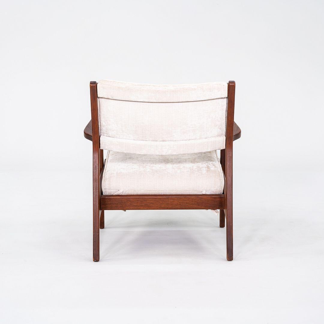 1960er Jens Risom Design U-430 Loungesessel mit Armlehnen aus Nussbaum und Stoff im Angebot 2