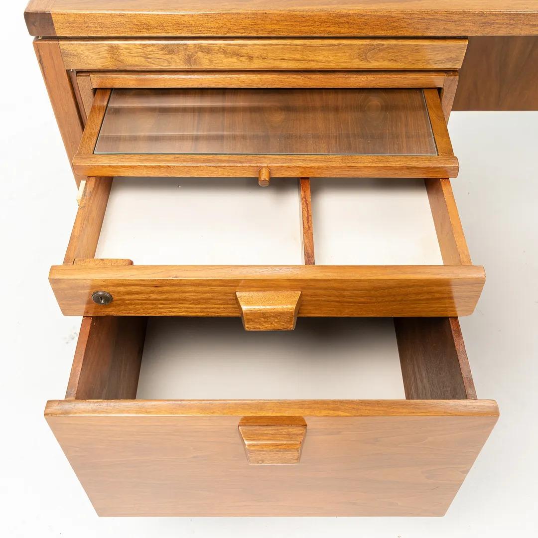 1960s Jens Risom Designs Double Pedestal Executive Desk w/ Wood Pulls in Walnut For Sale 2