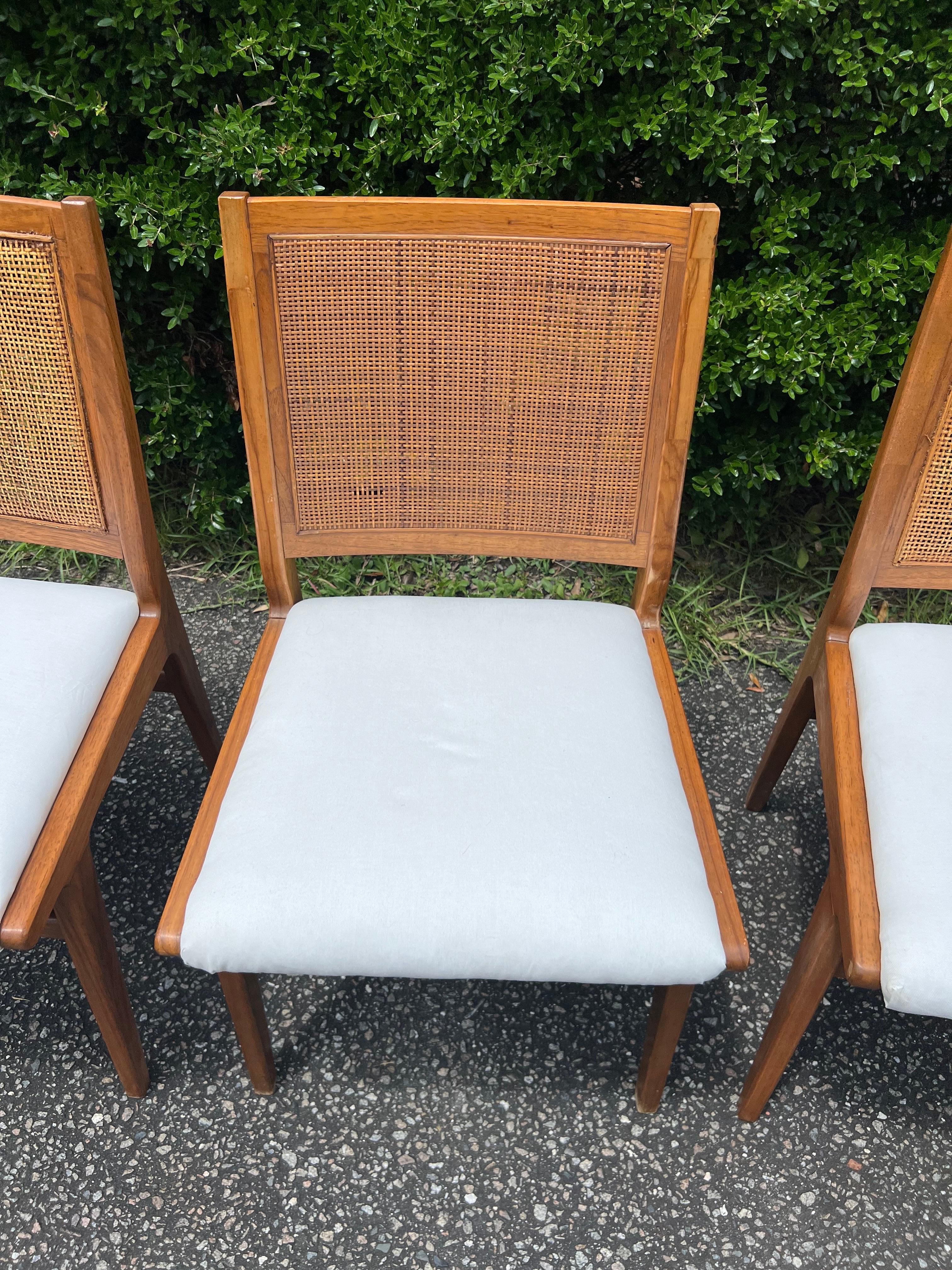 1960er Jahre Jens Risom Stil Caned Dining Chairs - ein Satz von 5 im Angebot 3