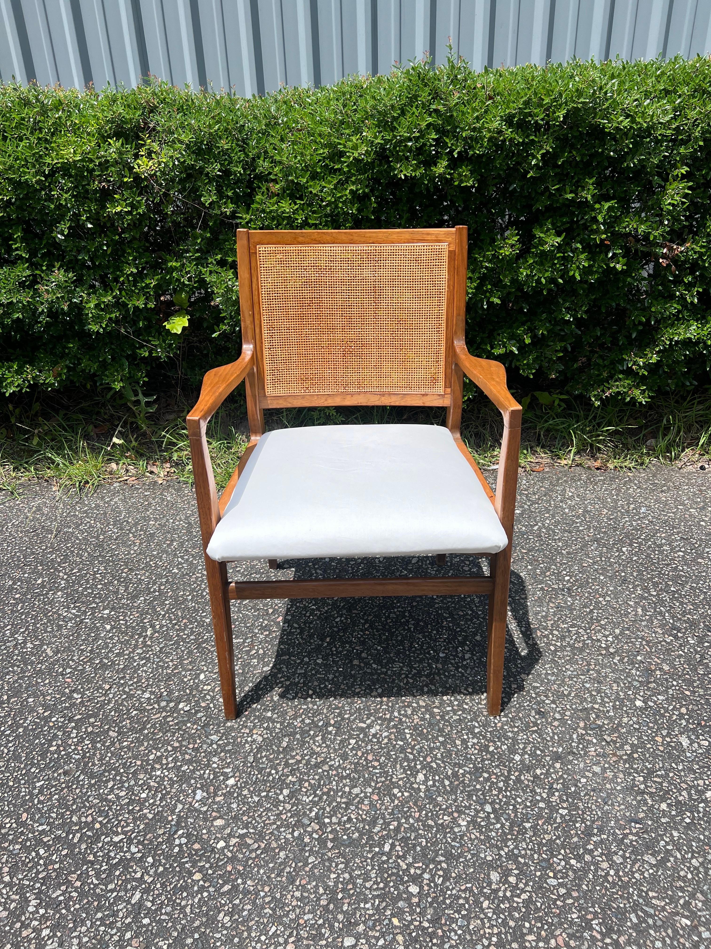 1960er Jahre Jens Risom Stil Caned Dining Chairs - ein Satz von 5 (amerikanisch) im Angebot