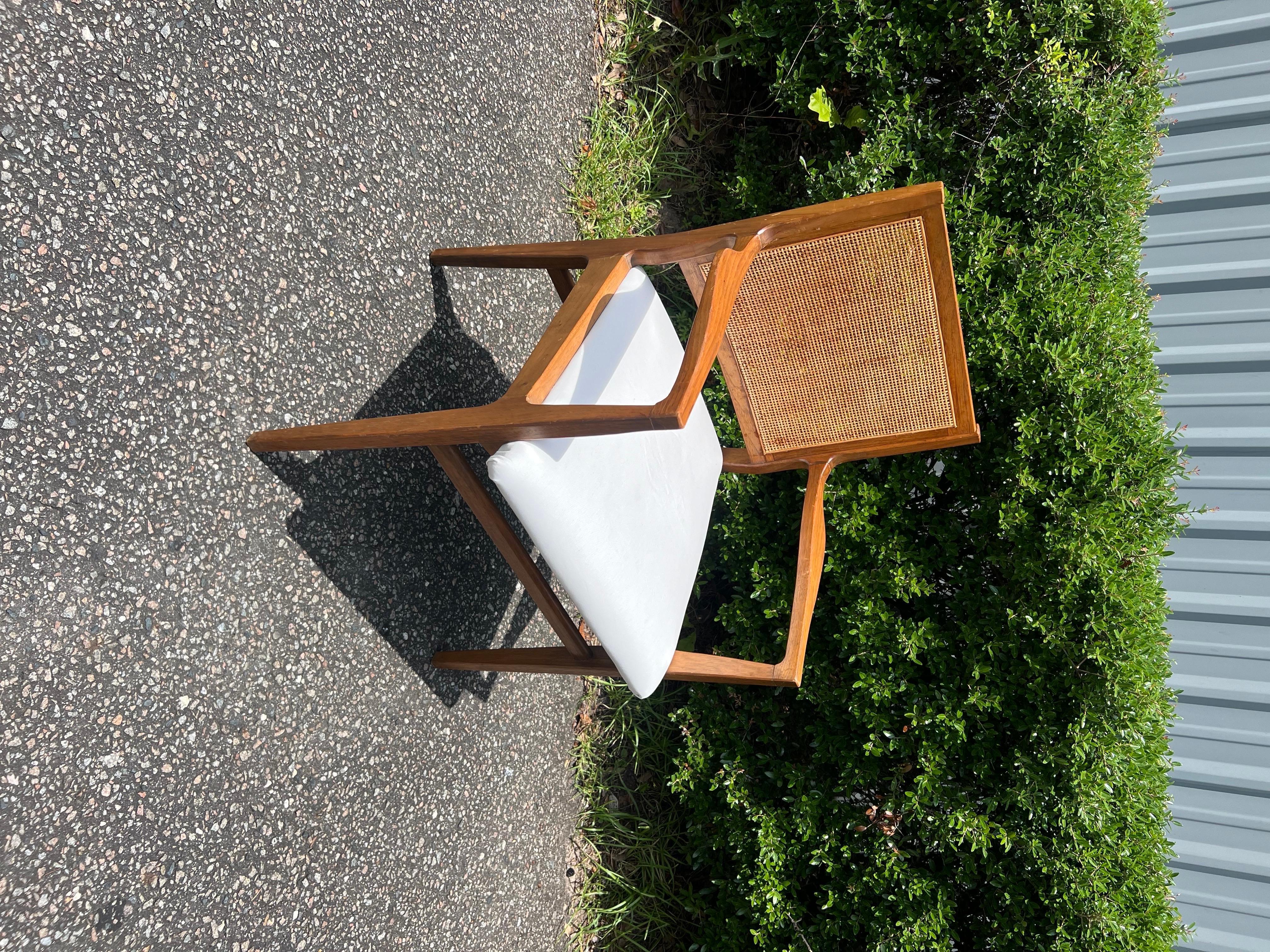 1960er Jahre Jens Risom Stil Caned Dining Chairs - ein Satz von 5 (Stoff) im Angebot