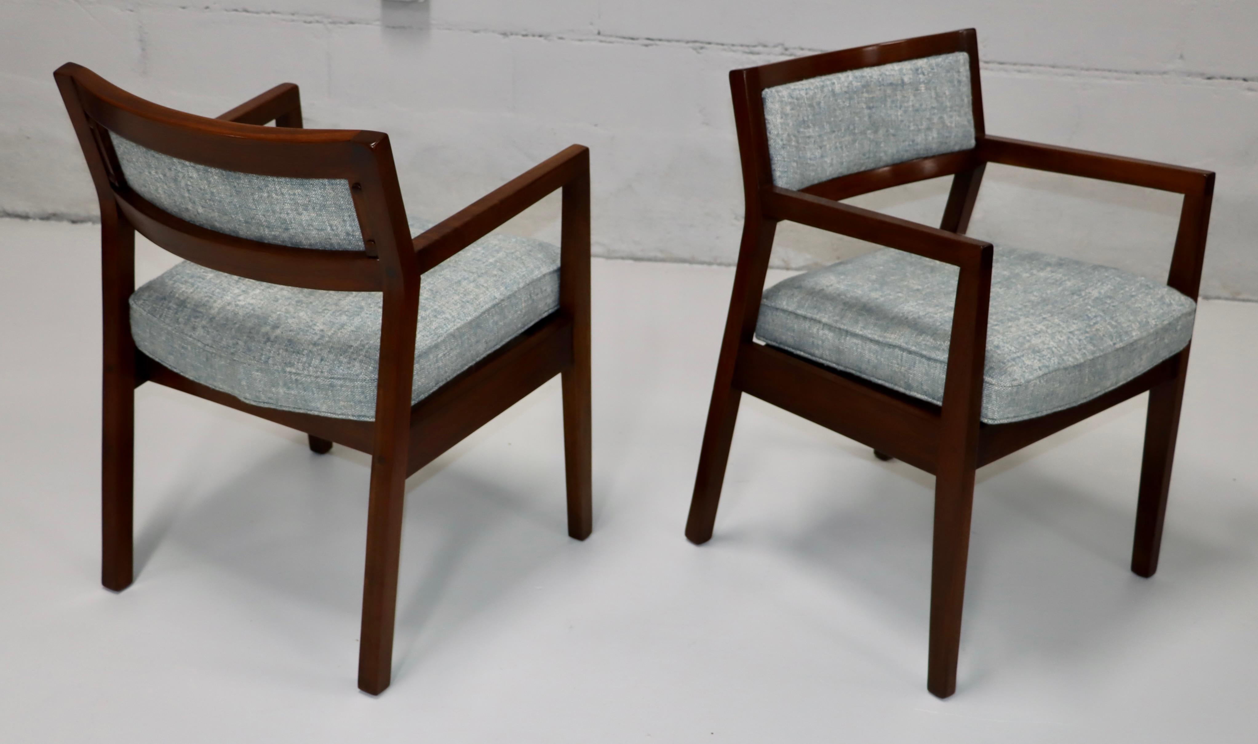 Sillones de nogal estilo Jens Risom, años 60 mediados del siglo XX en venta