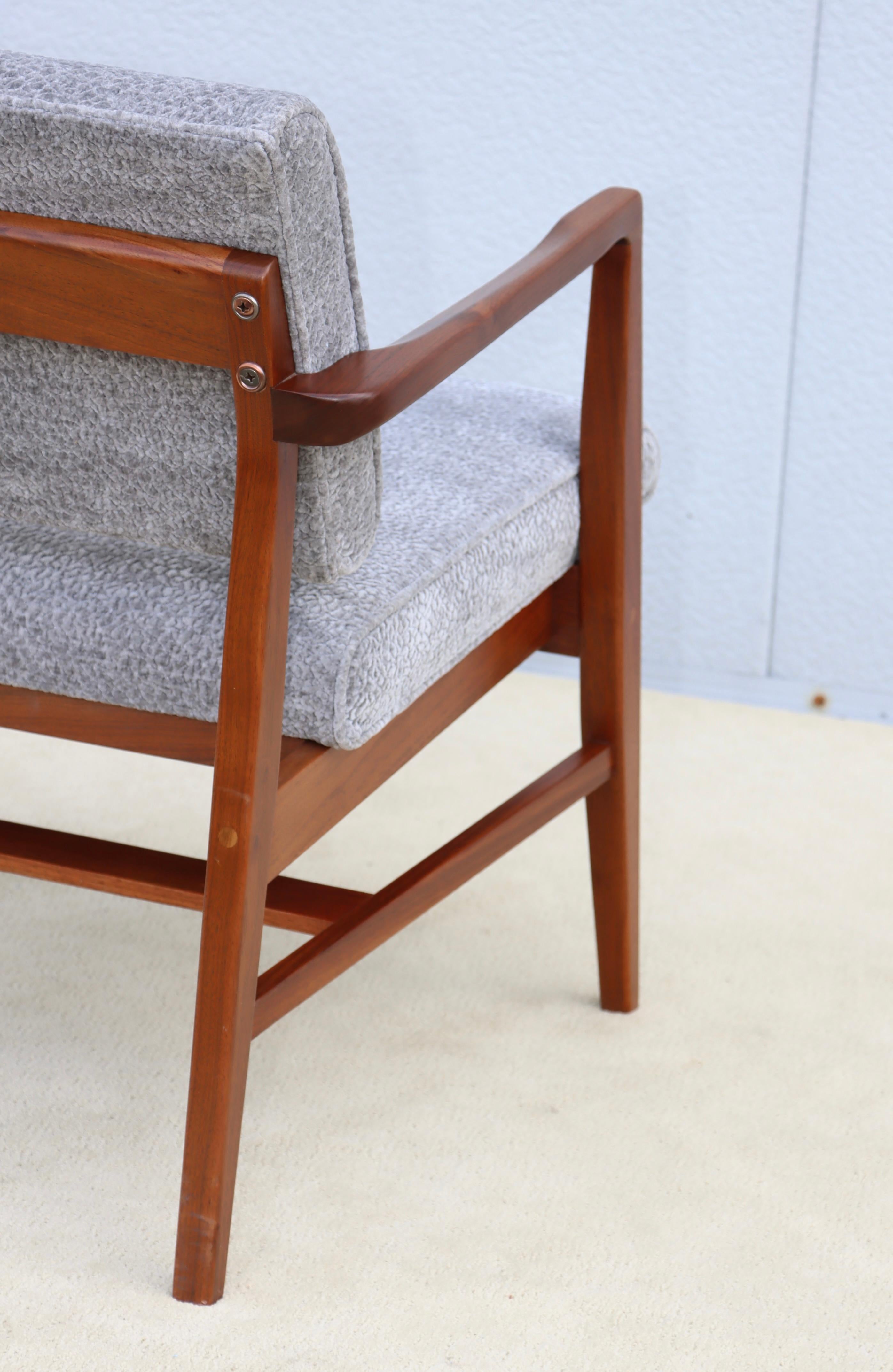 1960's Jens Risom Walnut Desk chair For Sale 9
