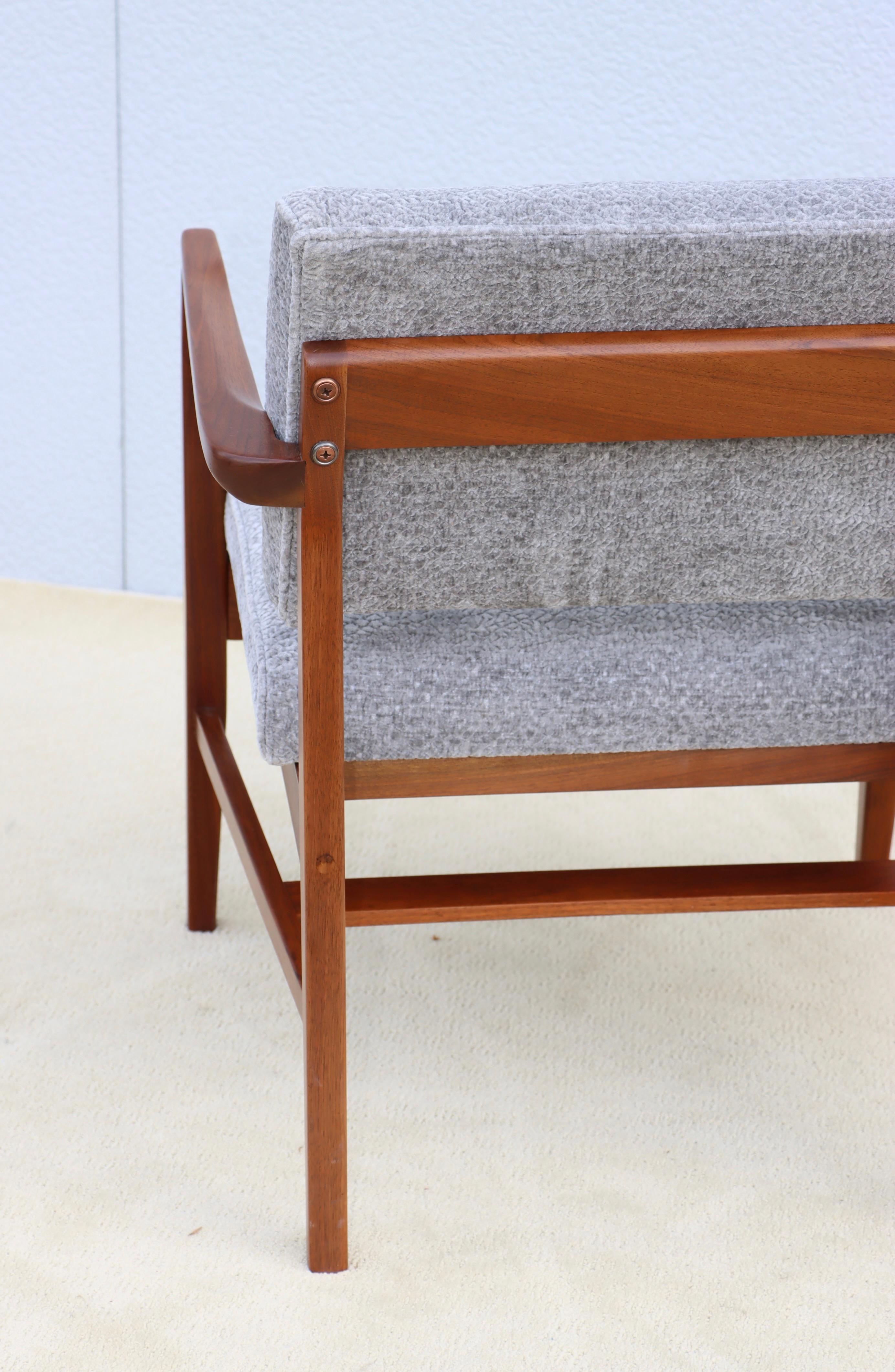 1960's Jens Risom Walnut Desk chair For Sale 11