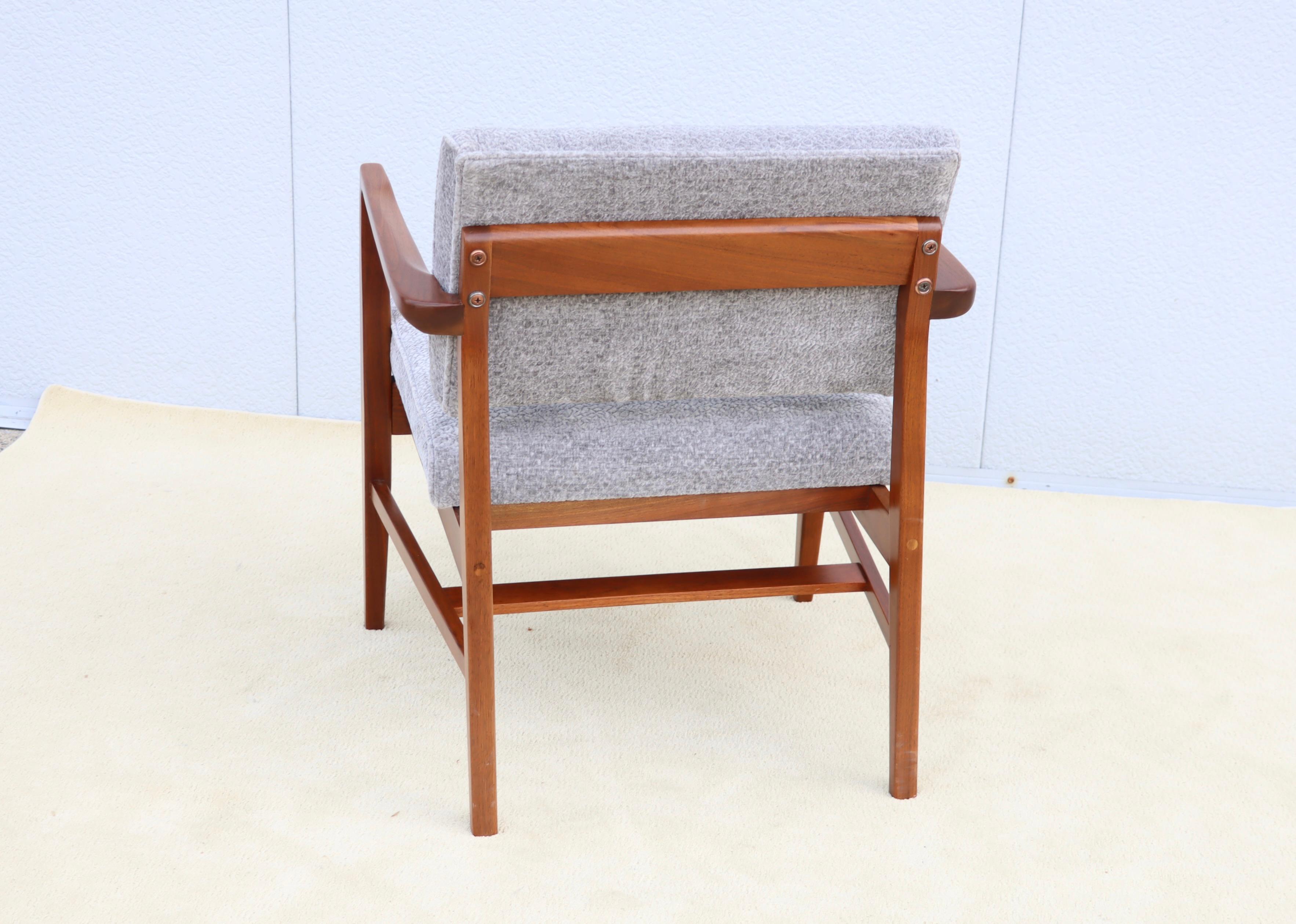 1960's Jens Risom Walnut Desk chair For Sale 12