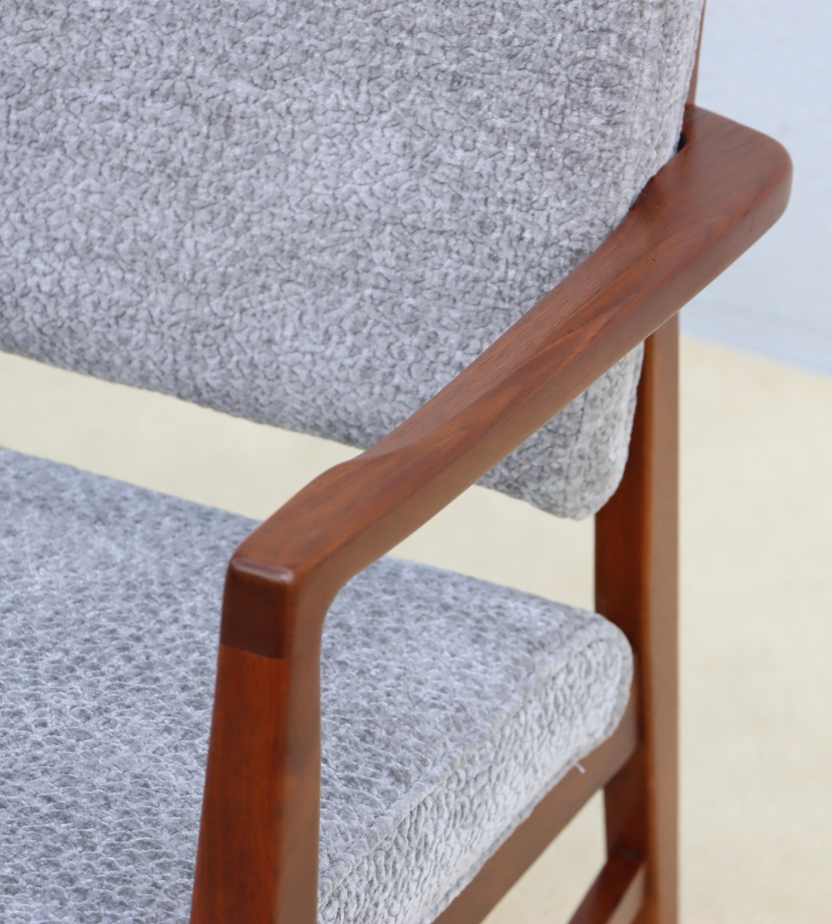 1960's Jens Risom Walnut Desk chair For Sale 1