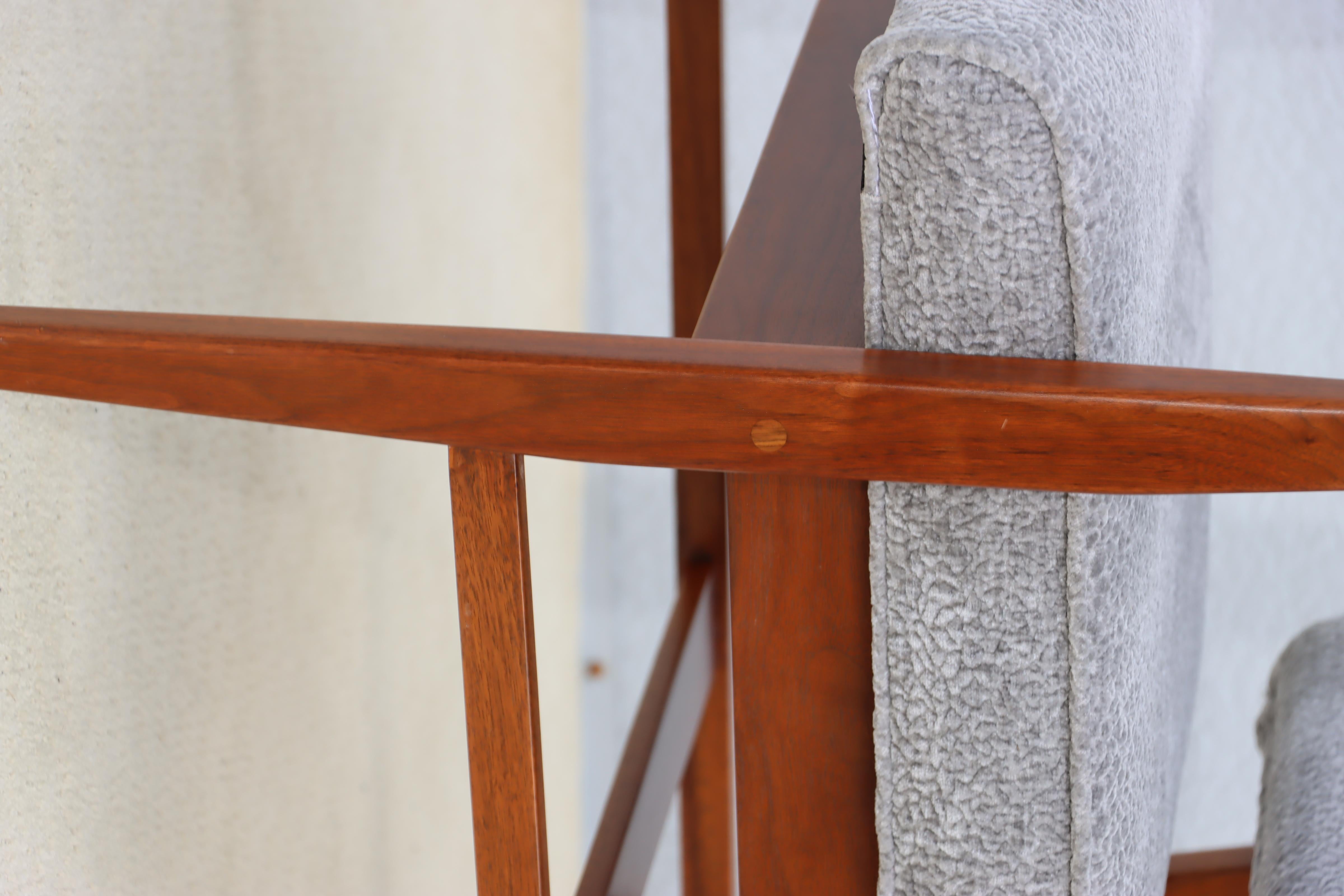1960's Jens Risom Walnut Desk chair For Sale 2