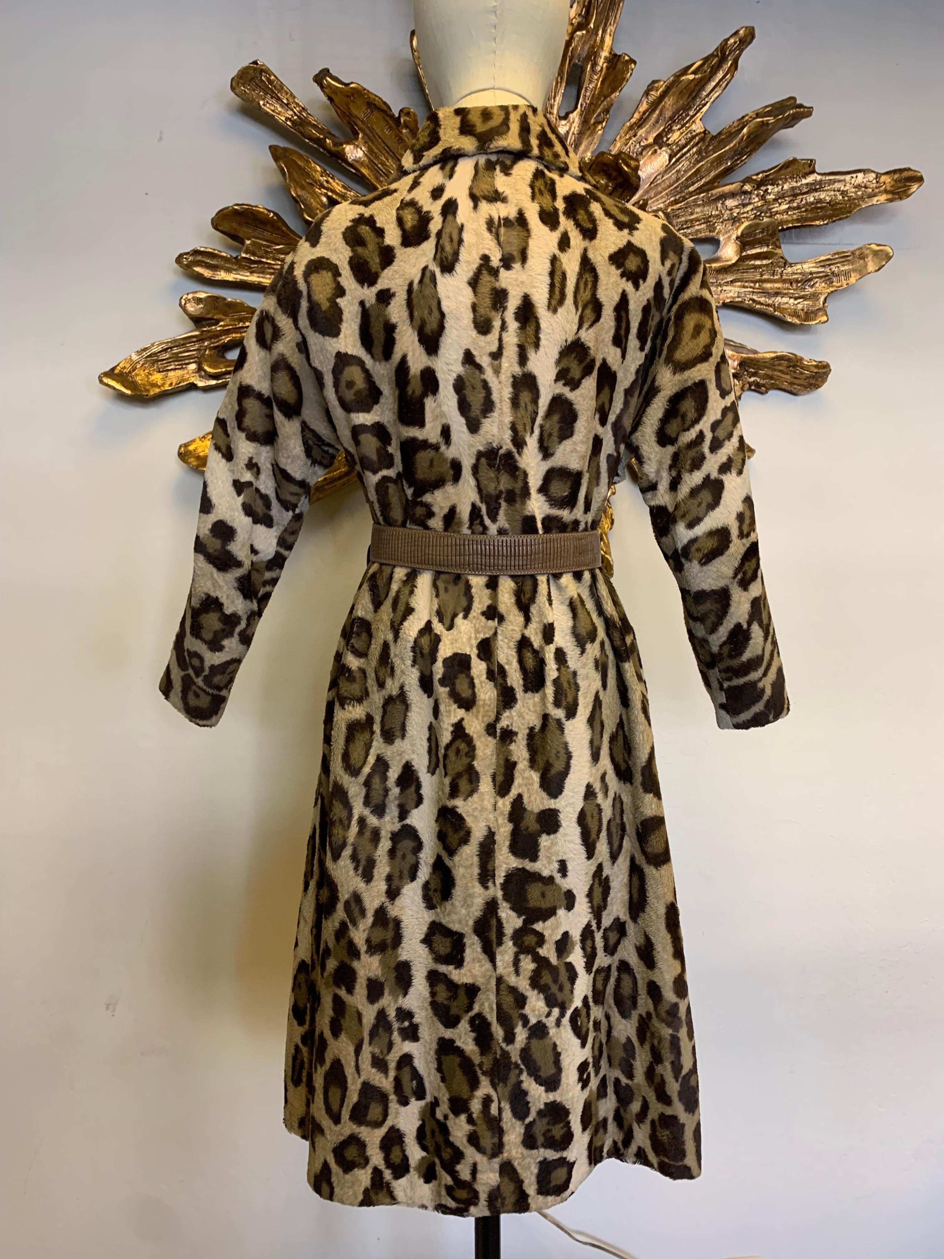 Jerry Silverman - Robe manteau boutonné en fausse fourrure léopard, années 1960 en vente 3