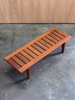 Banco JH574 de los años 60, de Hans Wegner para Johannes Hansen, en madera de teca danesa.