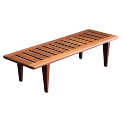 Banco JH574 de los años 60, de Hans Wegner para Johannes Hansen, en madera de teca danesa.