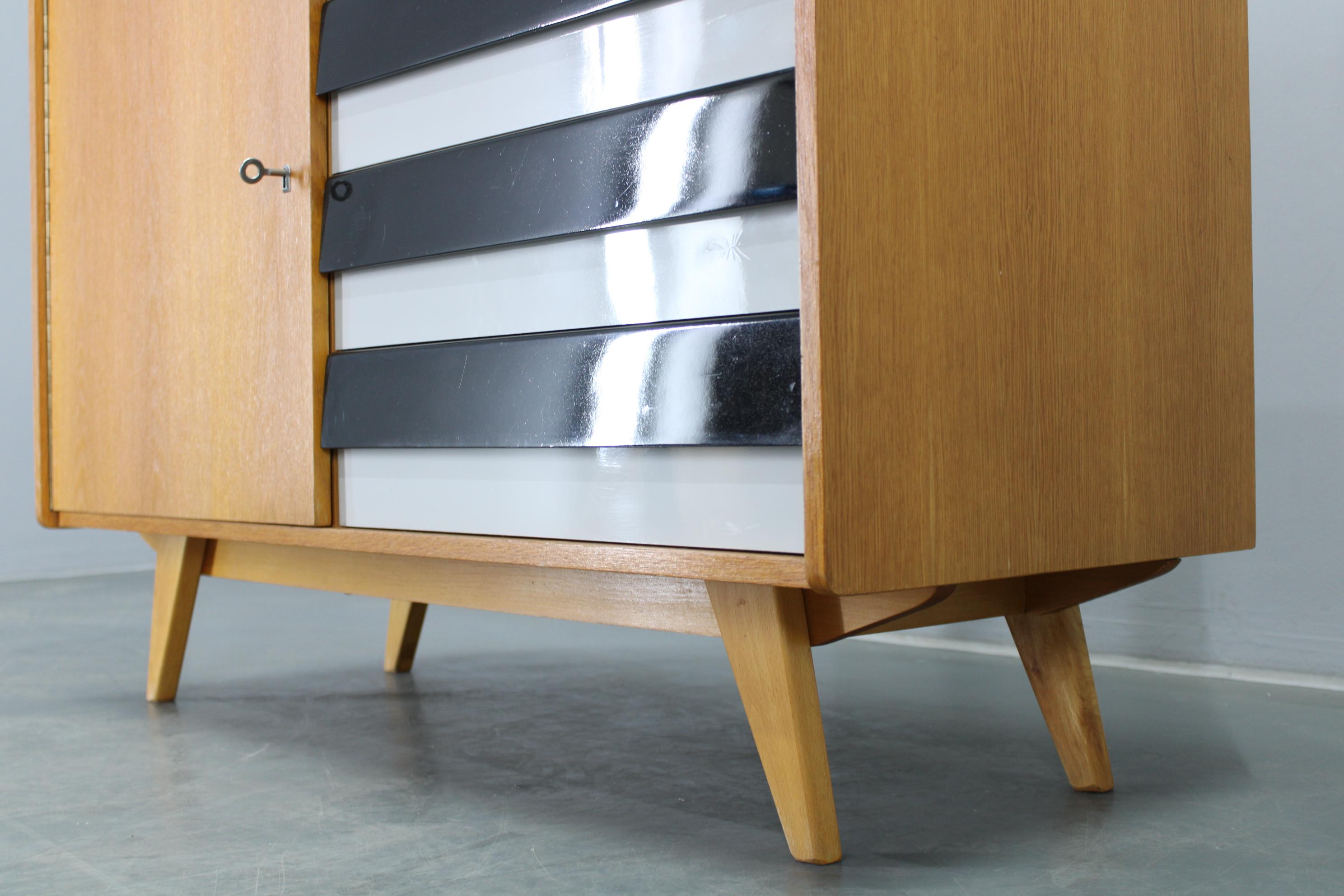 Bois 1960s Jiri Jiroutek Chest of Drawers U-458, Czechoslovakia