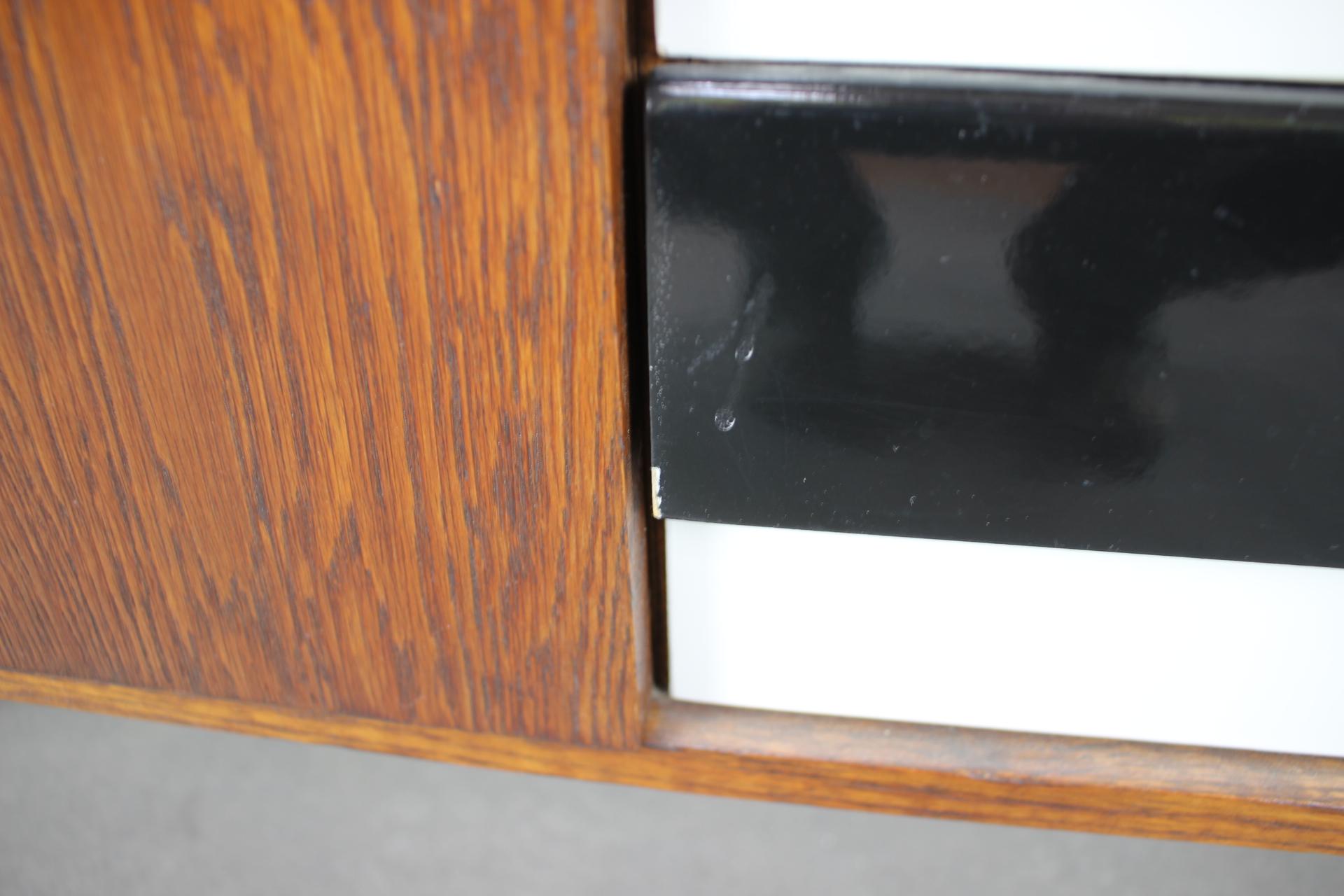 Legno Cassettiera in Oak Oak di Jiri Jiroutek del 1960, Cecoslovacchia in vendita