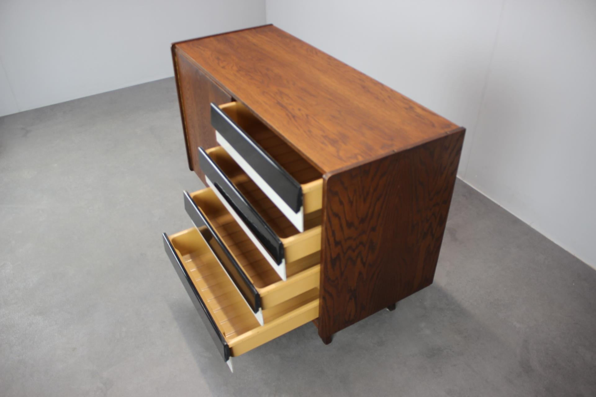 Cassettiera in Oak Oak di Jiri Jiroutek del 1960, Cecoslovacchia in vendita 2