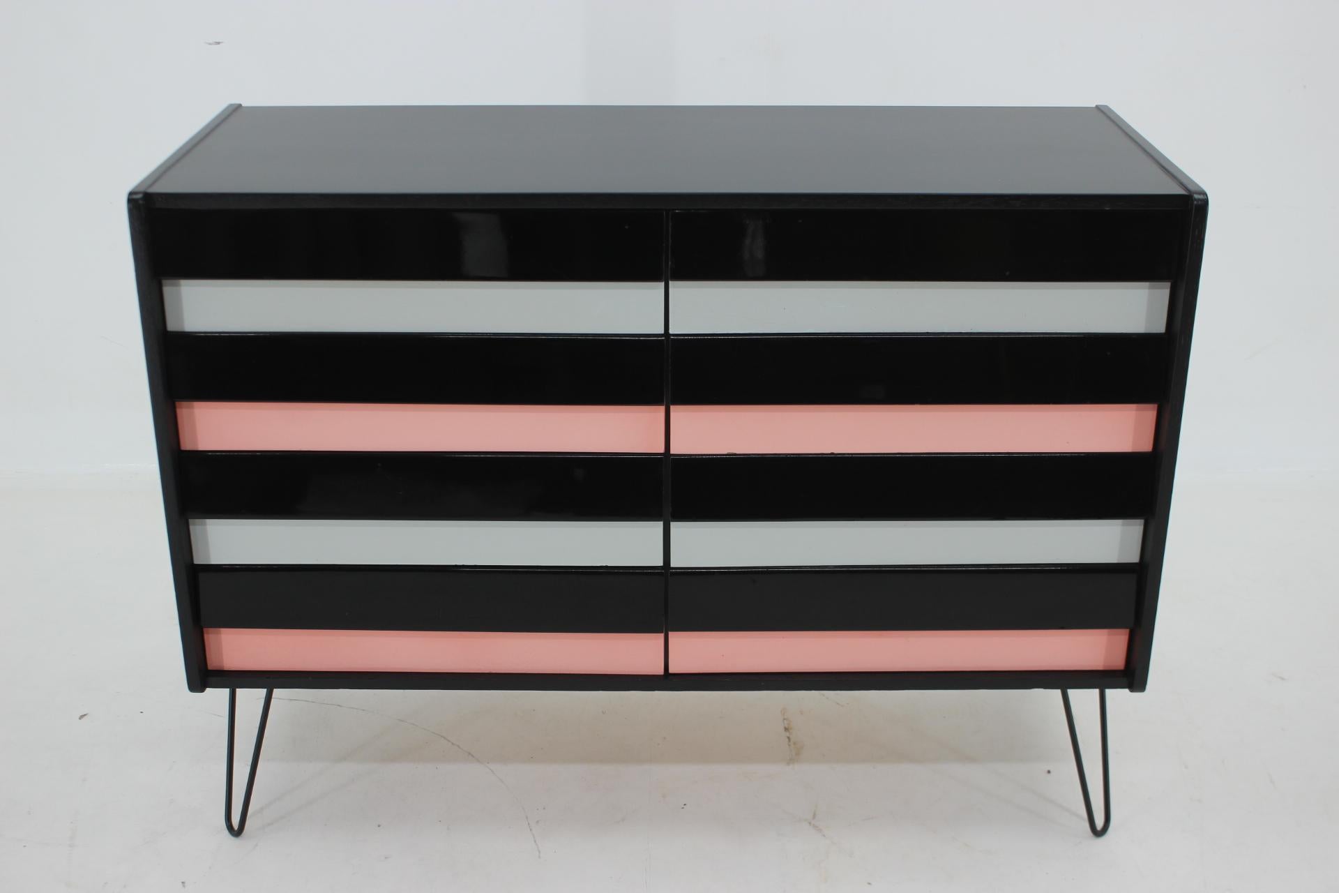 - newly lacquered body in black mat finish 
- Drawers in original condition with minors signs of use (has been repolished only )
- The iron hairpin legs were added afterwards.