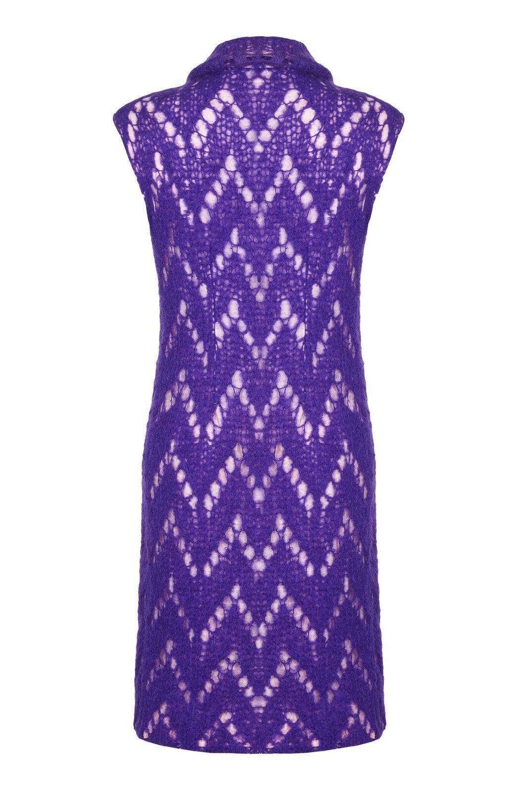 This unusual 1960s Jo Giovanni Italian boutique label purple wool knit dress has some striking design features and would make a wonderful winter warmer! The dress is sleeveless with slightly capped shoulders and a knitted shirt collar which