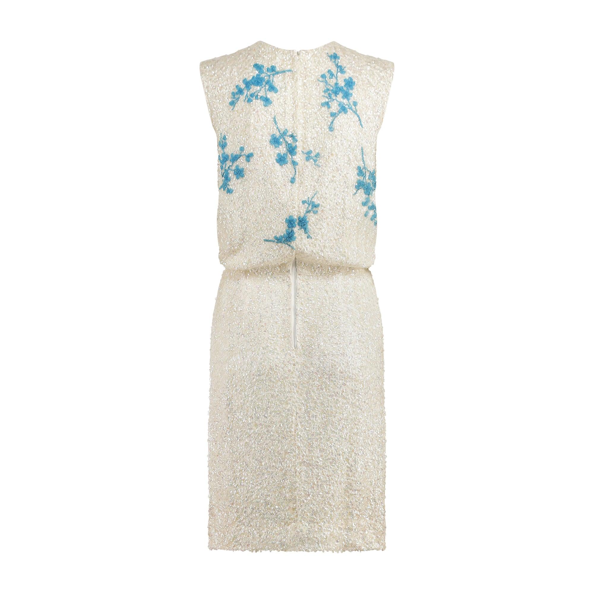 1960er Jo Ro Imports Blaues und cremefarbenes Pailletten-Shift-Kleid (Weiß) im Angebot