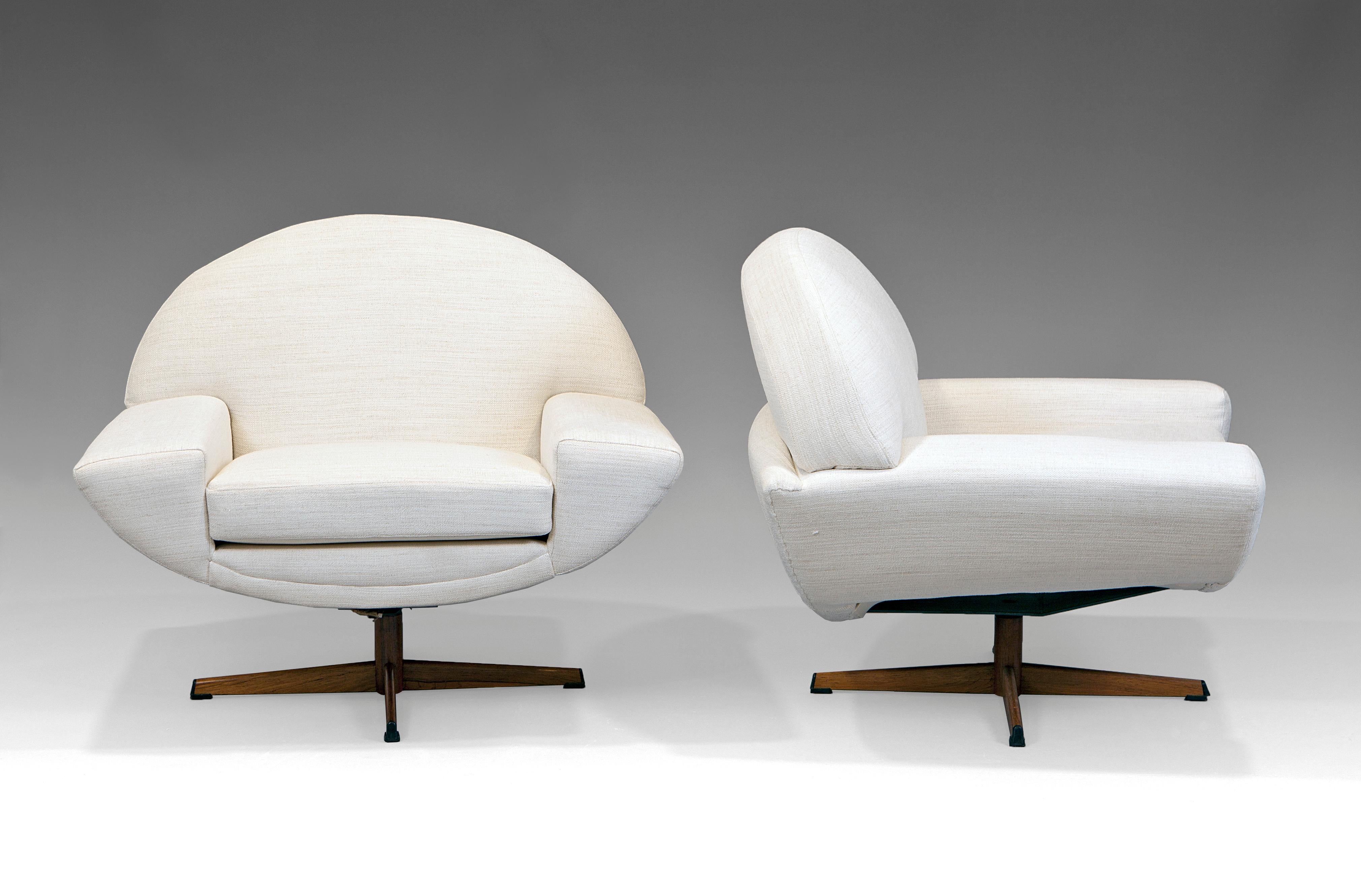 “Capri” swivel armchairs by Johannes Andersen for Trensum. Upholstery and wood-like coated metal. Sweden, 1960s. Perfect condition, completely renovated and reupholstered.
