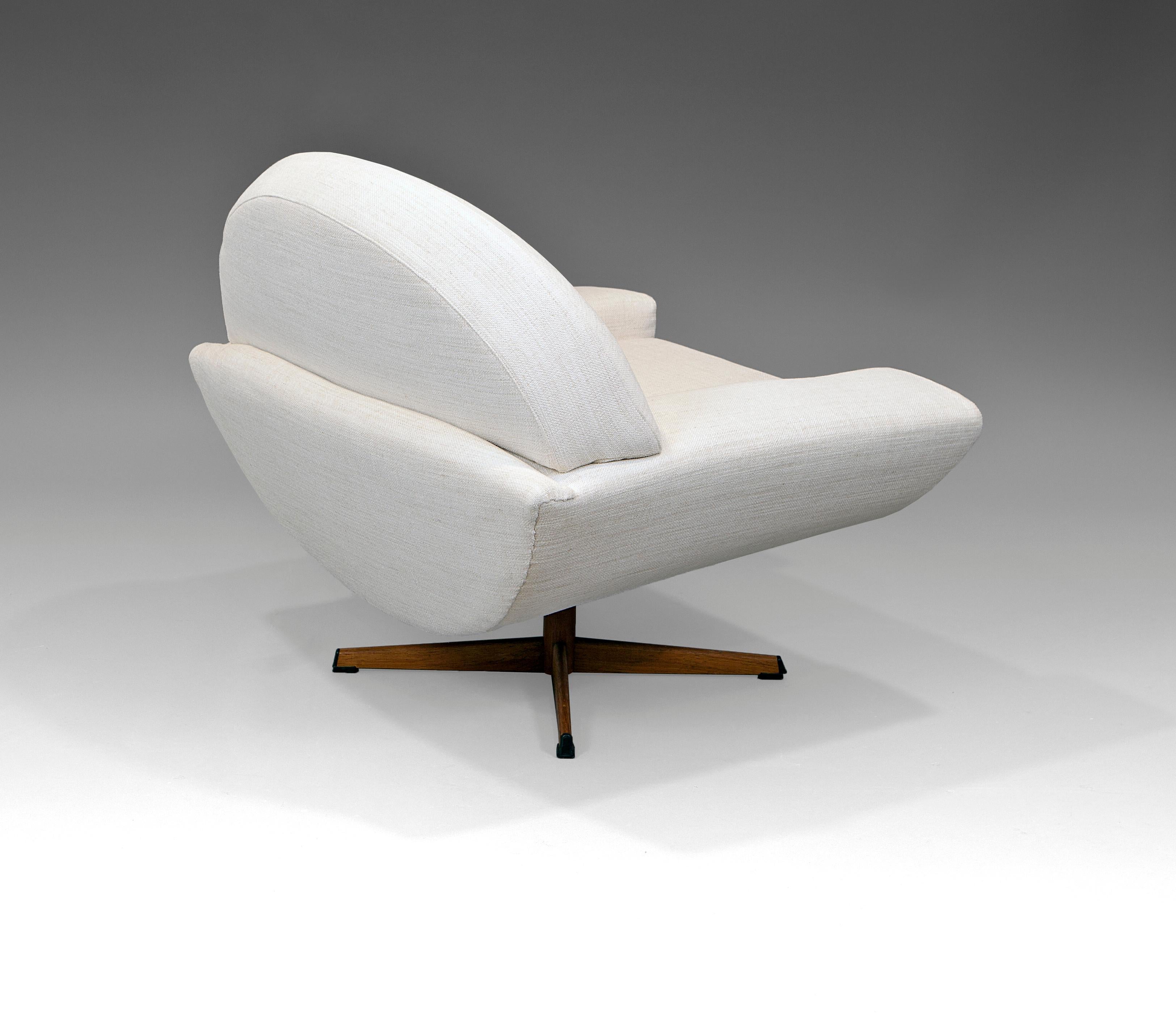 Mid-Century Modern Mid century modern Johannes Andersen ''Capri'' Swivel Armchairs For Sale