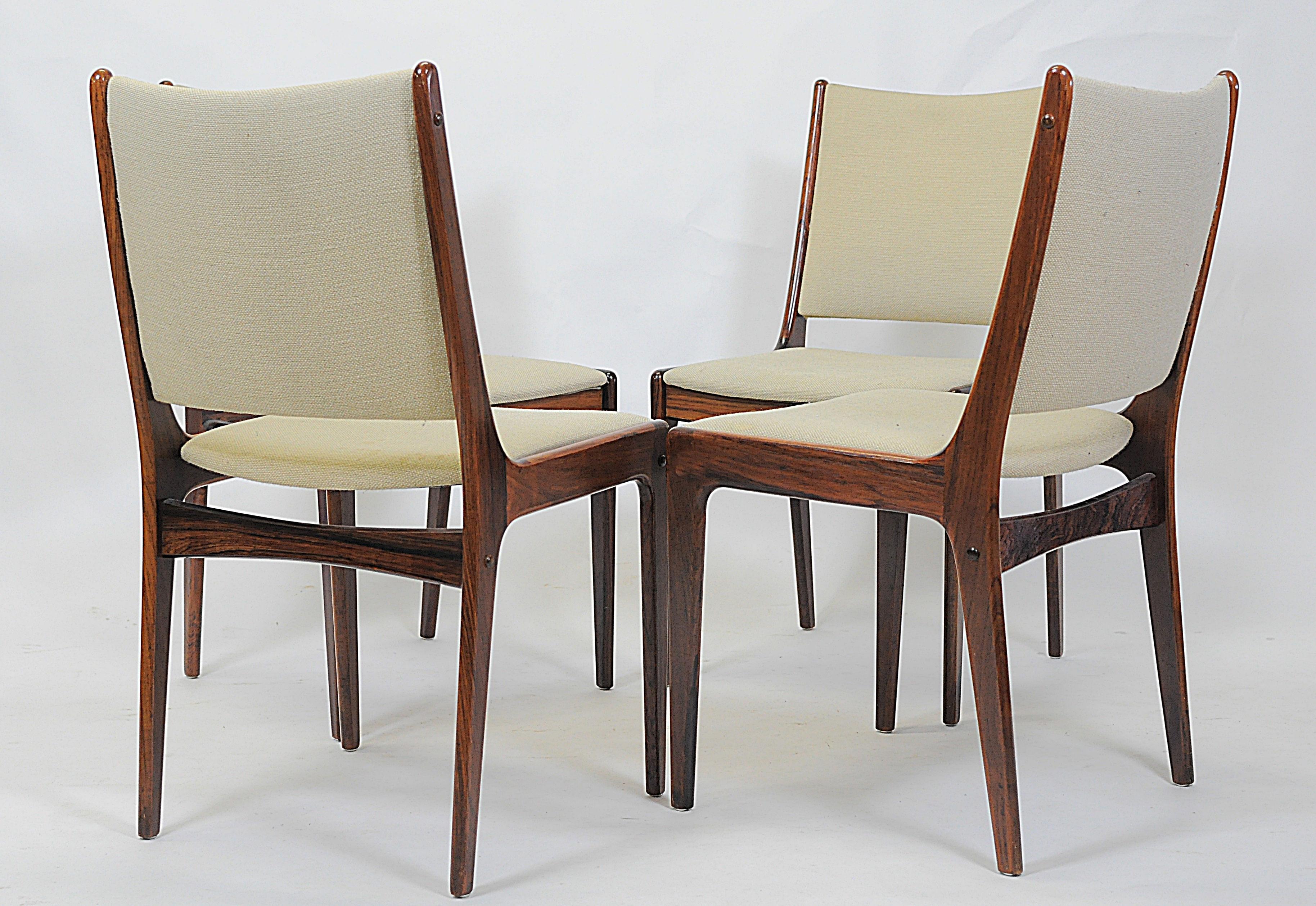 1960´s Eight Johannes Andersen Rosewood Dining Chairs - Inc. Reupholstery In Good Condition In Knebel, DK