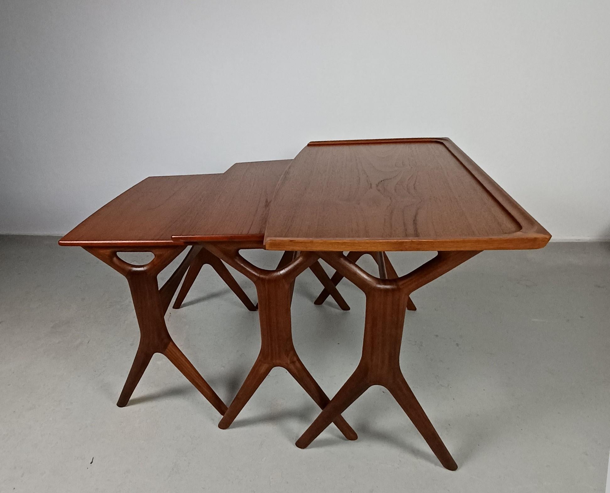 1960s Johannes Andersen Fully Restored Teak Nesting Tables by CFC Silkeborg. For Sale 2