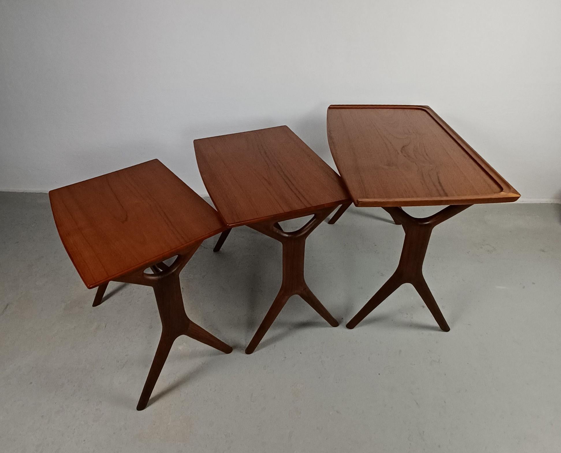 1960s Johannes Andersen Fully Restored Teak Nesting Tables by CFC Silkeborg. For Sale 3