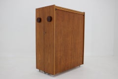1960 Johannes Andersen Raro mueble bar plegable de teca, Dinamarca